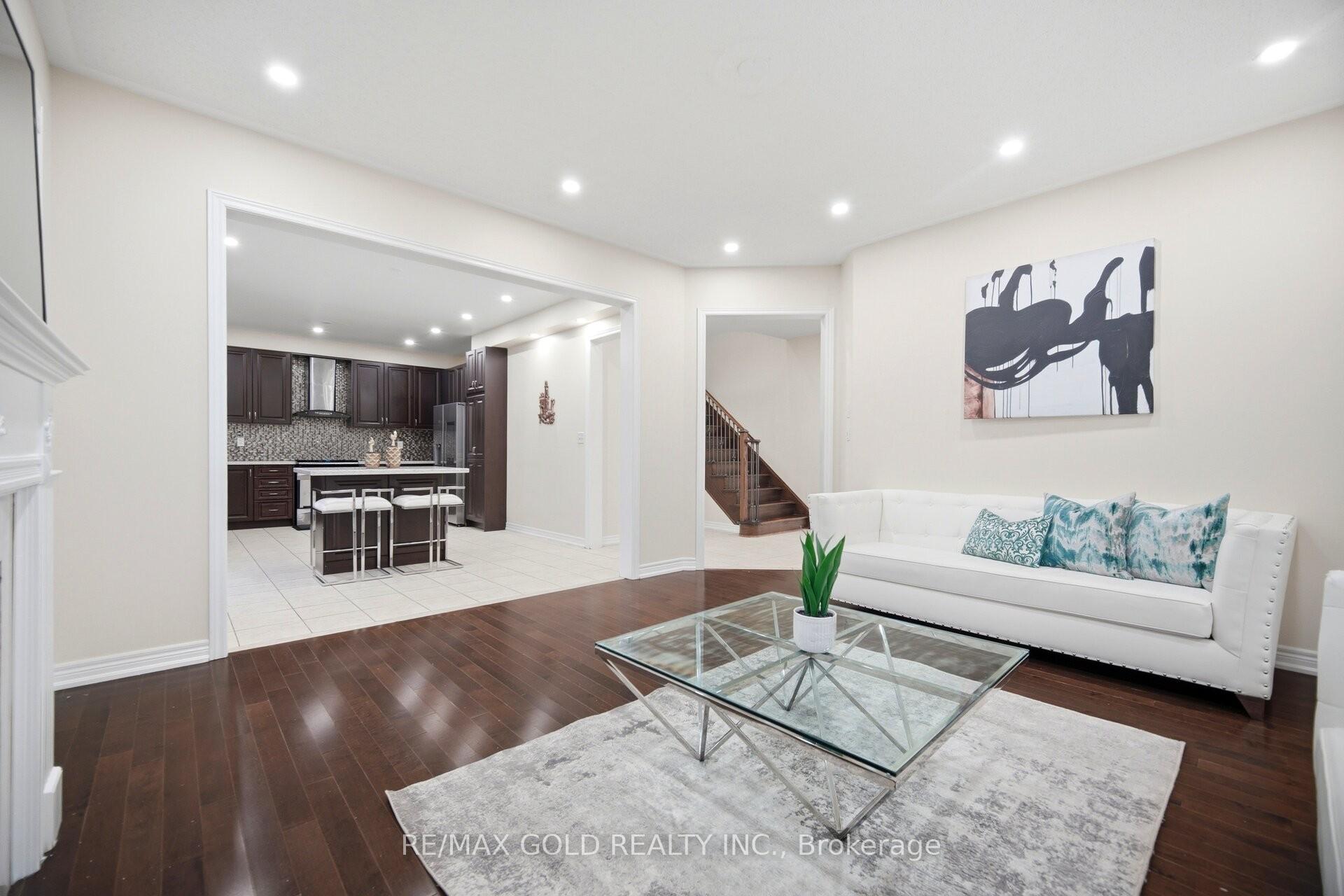 Photo 15 of 49 Squire Ellis Drive, Brampton, Toronto Gore Rural Estate — HOMEH