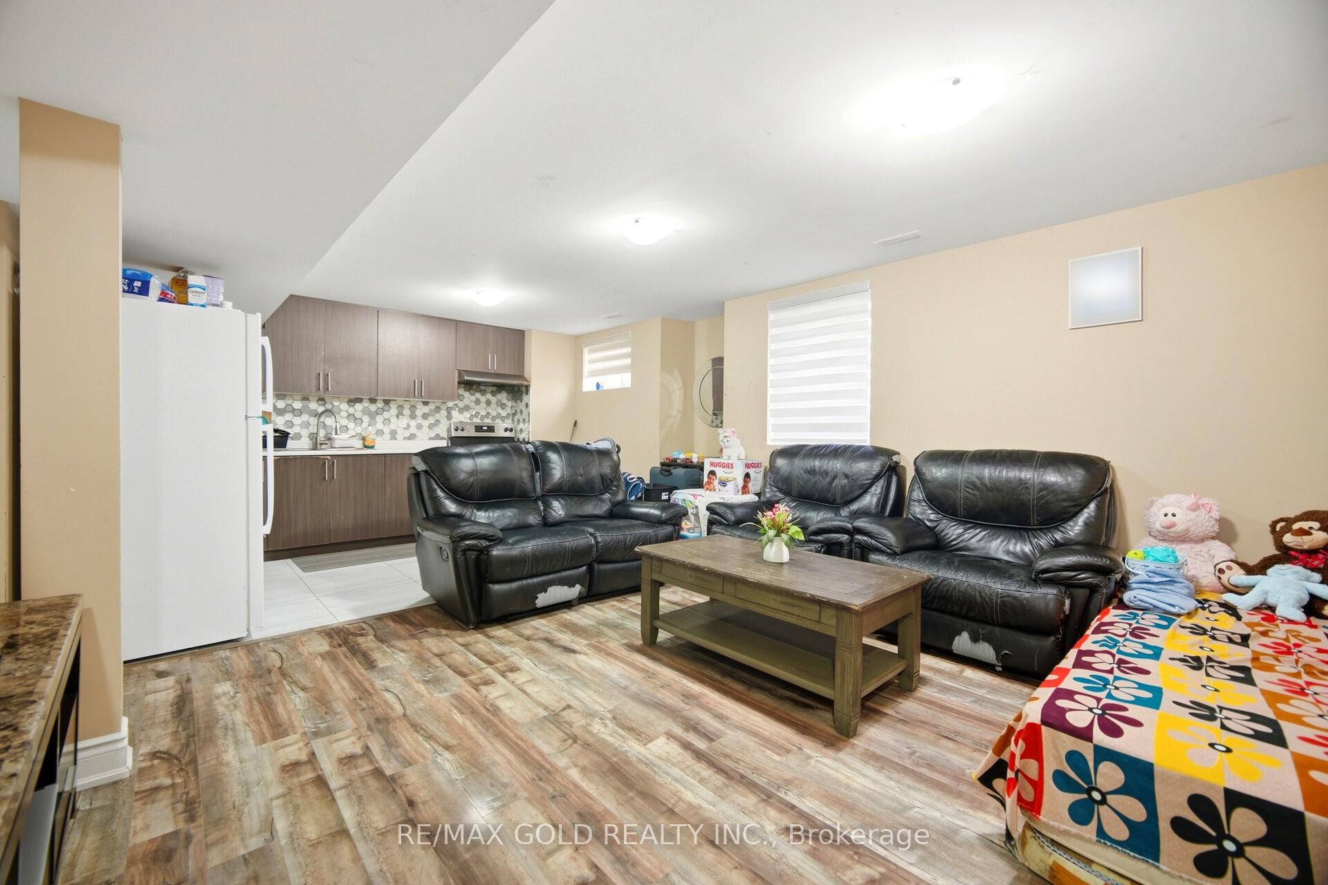 Photo 33 of 49 Squire Ellis Drive, Brampton, Toronto Gore Rural Estate — HOMEH