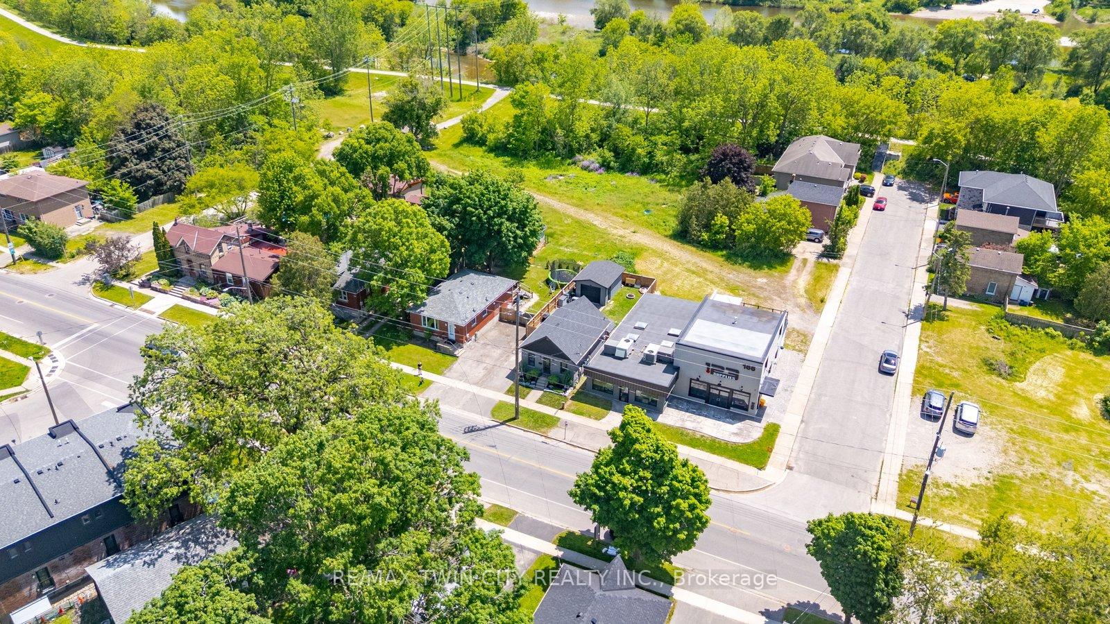 Photo 6 of 162 Grand River Avenue, Brantford, Holmedale — HOMEH