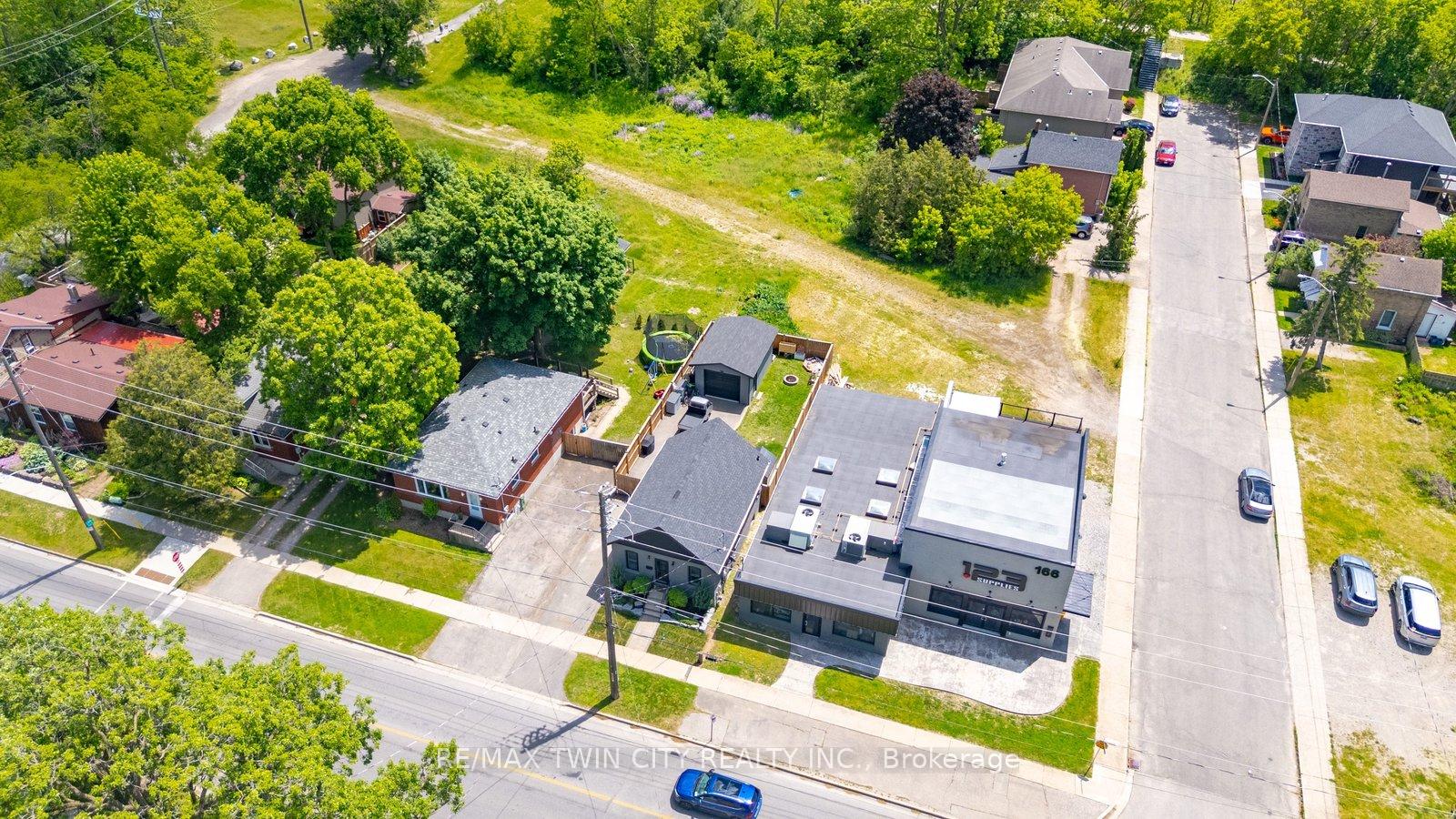 Photo 7 of 162 Grand River Avenue, Brantford, Holmedale — HOMEH