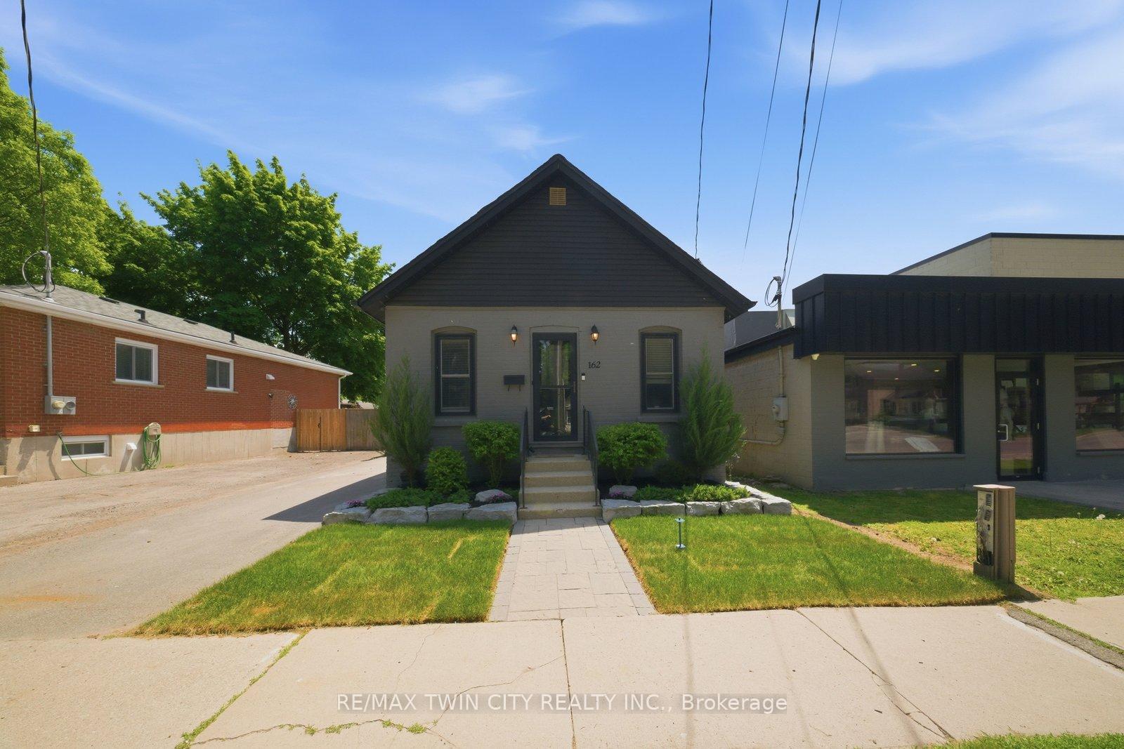 Photo 8 of 162 Grand River Avenue, Brantford, Holmedale — HOMEH