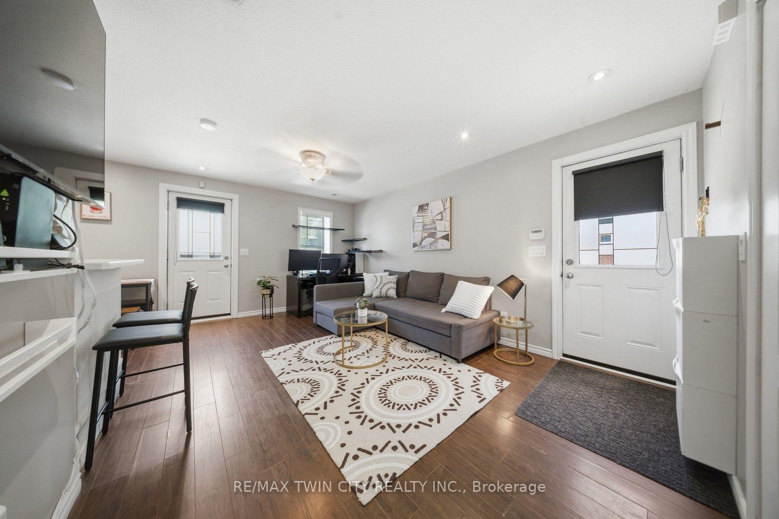 Photo 13 of 162 Grand River Avenue, Brantford, Holmedale — HOMEH