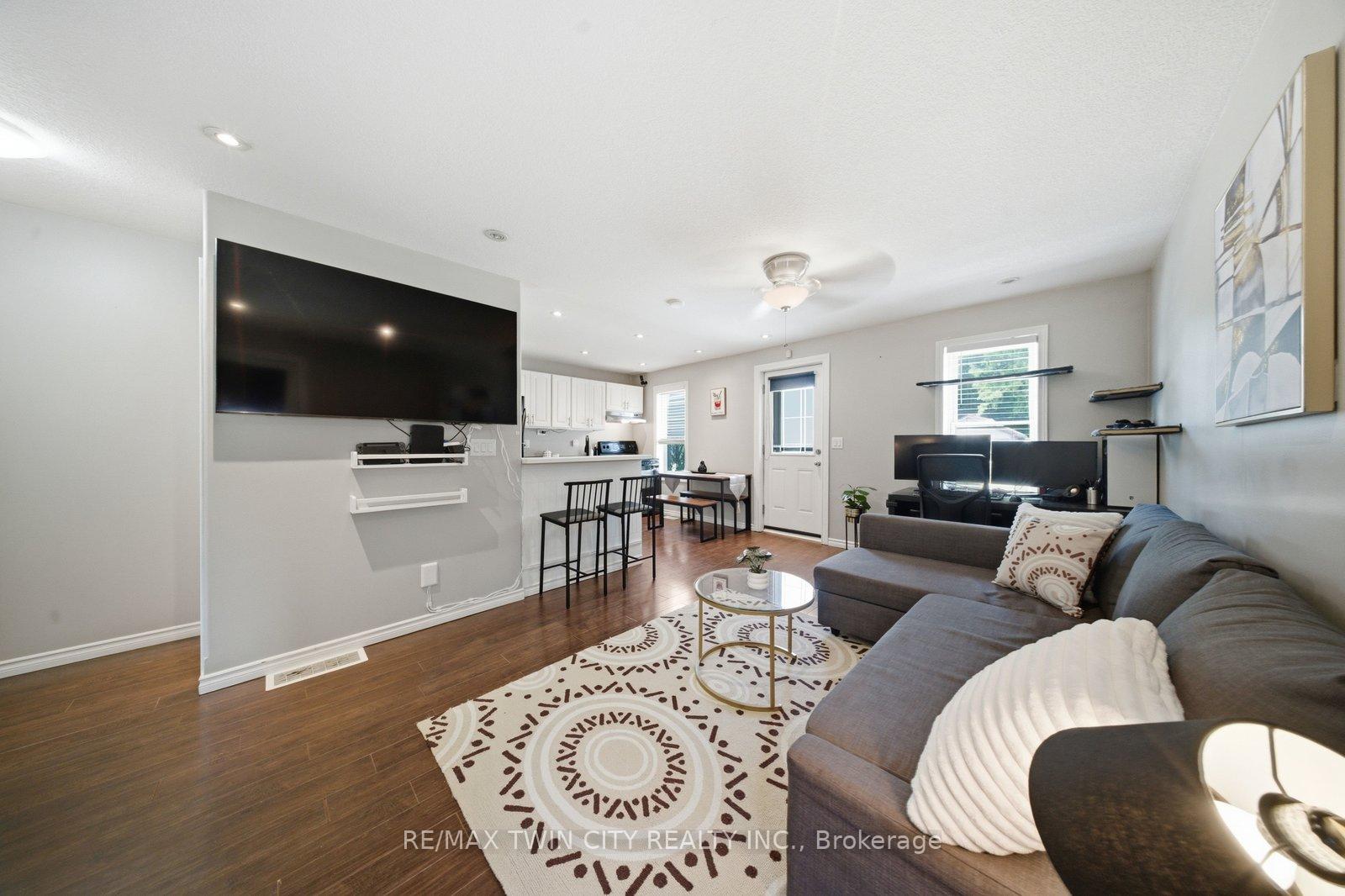 Photo 14 of 162 Grand River Avenue, Brantford, Holmedale — HOMEH