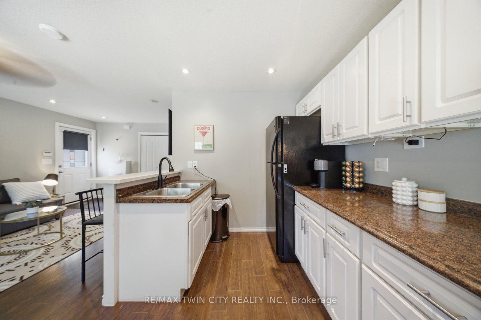 Photo 17 of 162 Grand River Avenue, Brantford, Holmedale — HOMEH