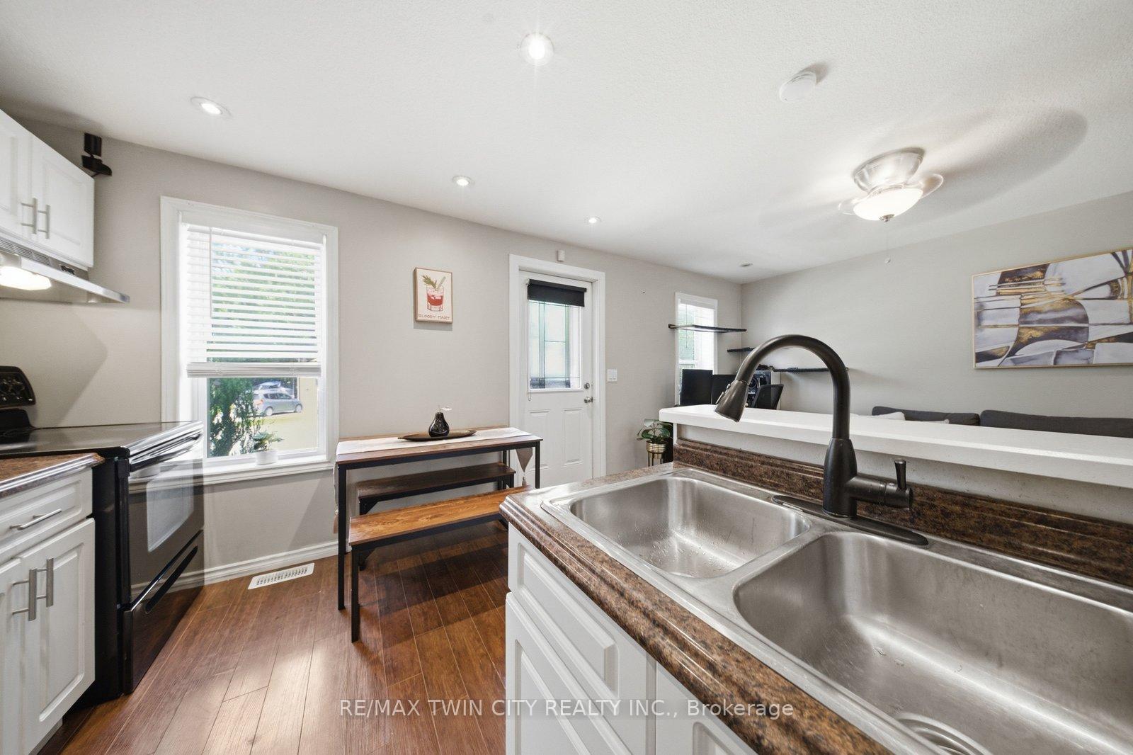 Photo 18 of 162 Grand River Avenue, Brantford, Holmedale — HOMEH