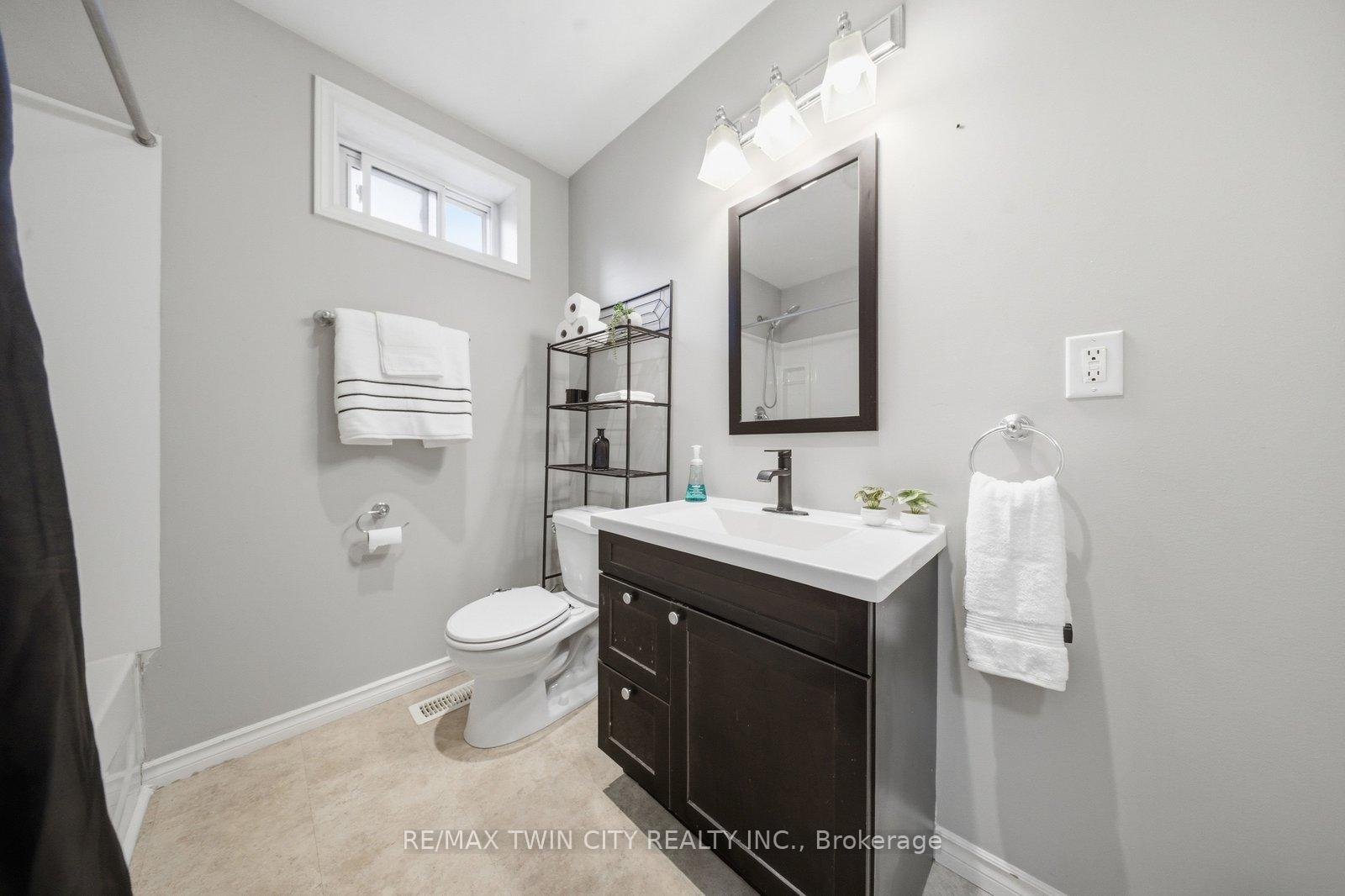 Photo 21 of 162 Grand River Avenue, Brantford, Holmedale — HOMEH