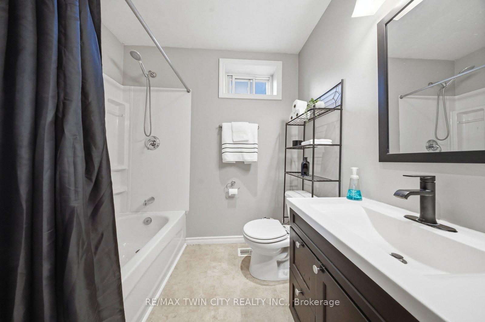 Photo 22 of 162 Grand River Avenue, Brantford, Holmedale — HOMEH