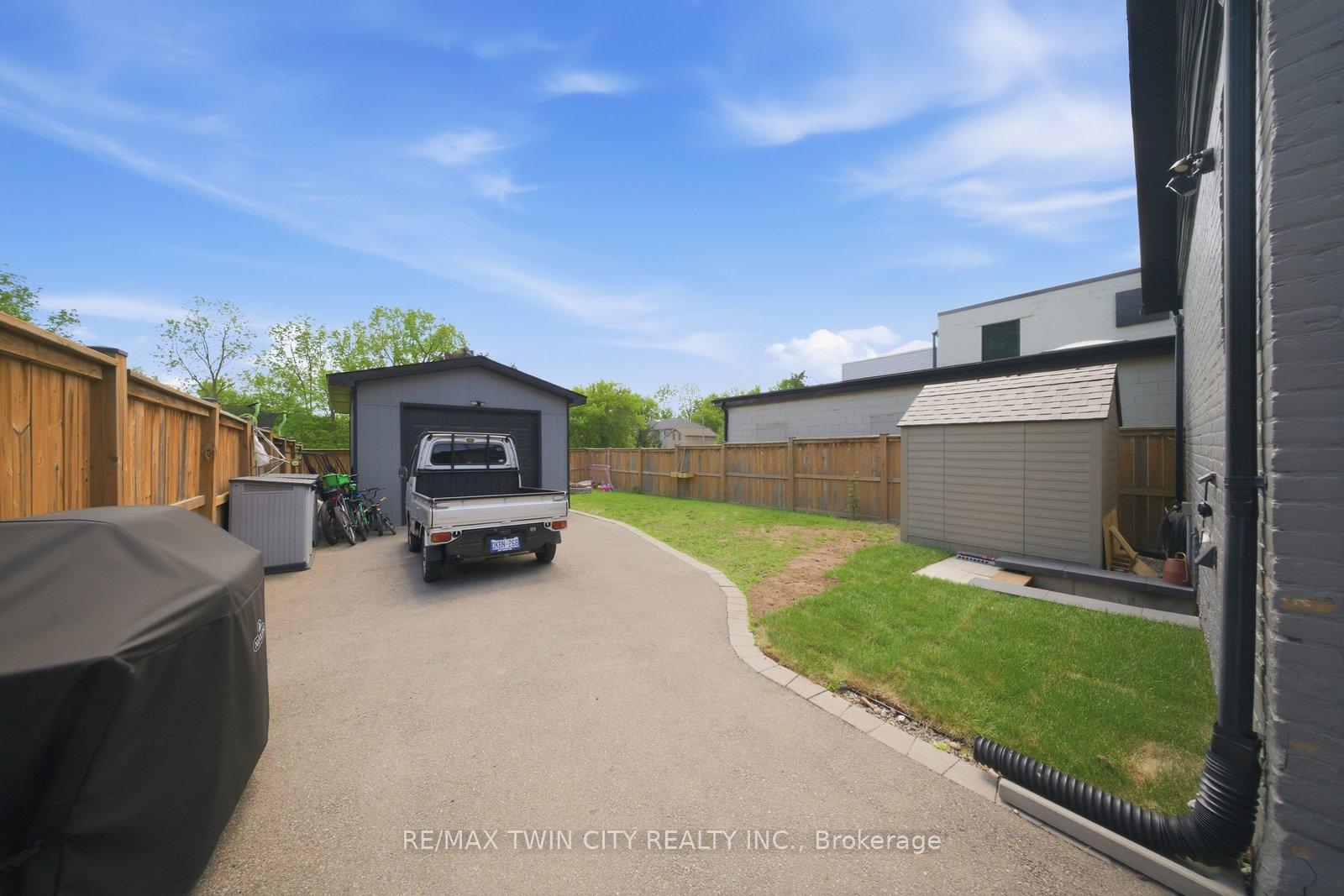 Photo 25 of 162 Grand River Avenue, Brantford, Holmedale — HOMEH