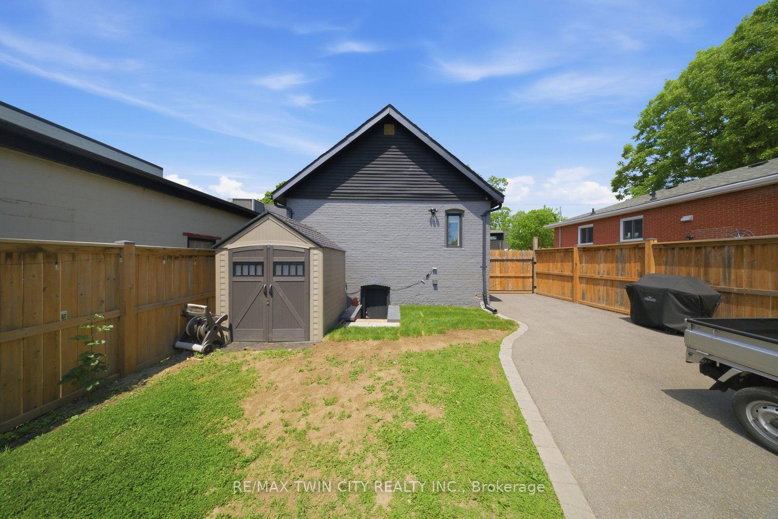 Photo 26 of 162 Grand River Avenue, Brantford, Holmedale — HOMEH