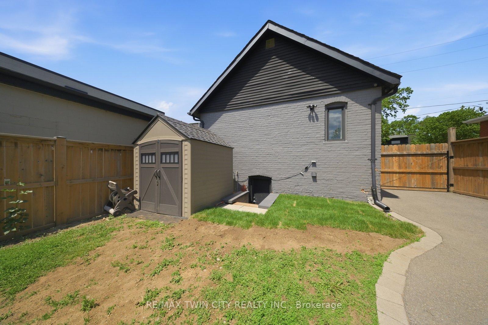 Photo 27 of 162 Grand River Avenue, Brantford, Holmedale — HOMEH