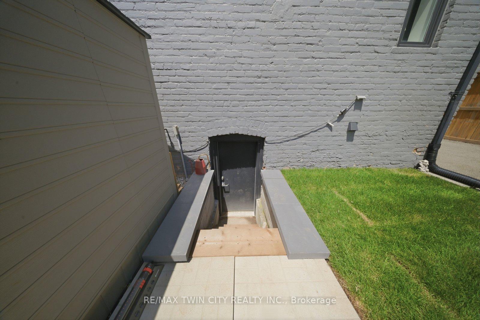 Photo 28 of 162 Grand River Avenue, Brantford, Holmedale — HOMEH