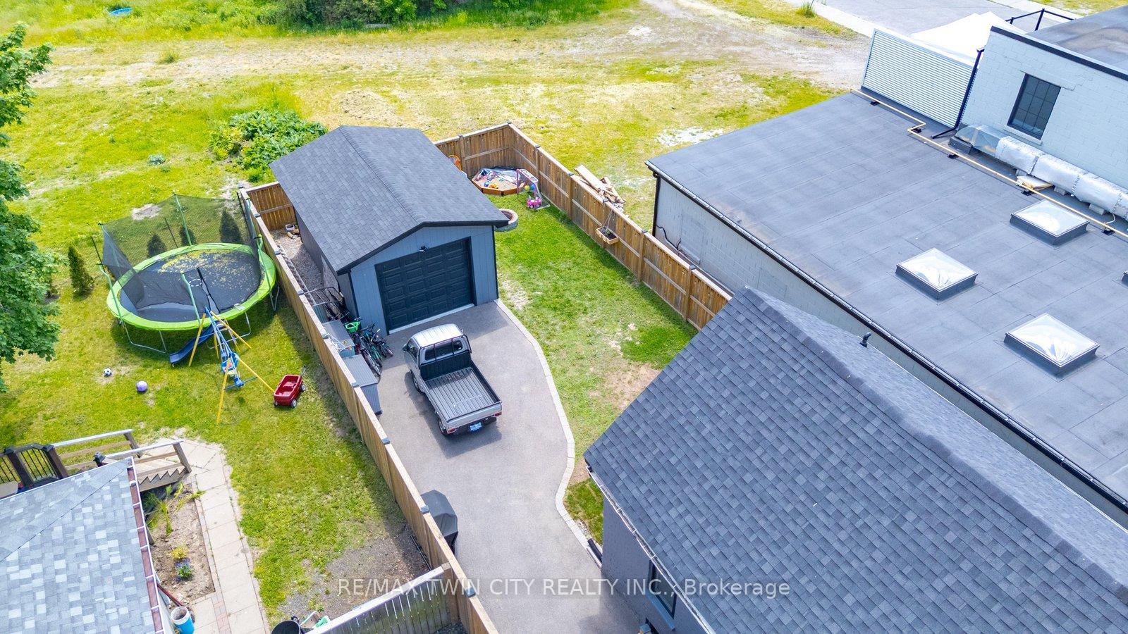 Photo 29 of 162 Grand River Avenue, Brantford, Holmedale — HOMEH