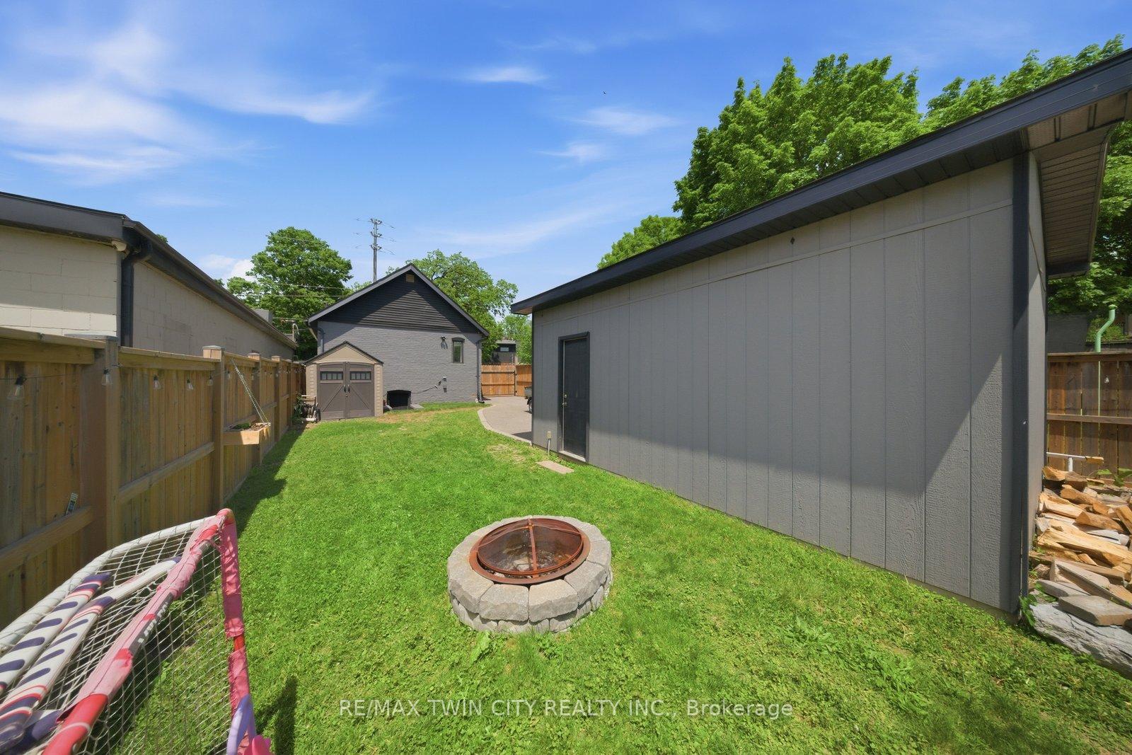 Photo 34 of 162 Grand River Avenue, Brantford, Holmedale — HOMEH