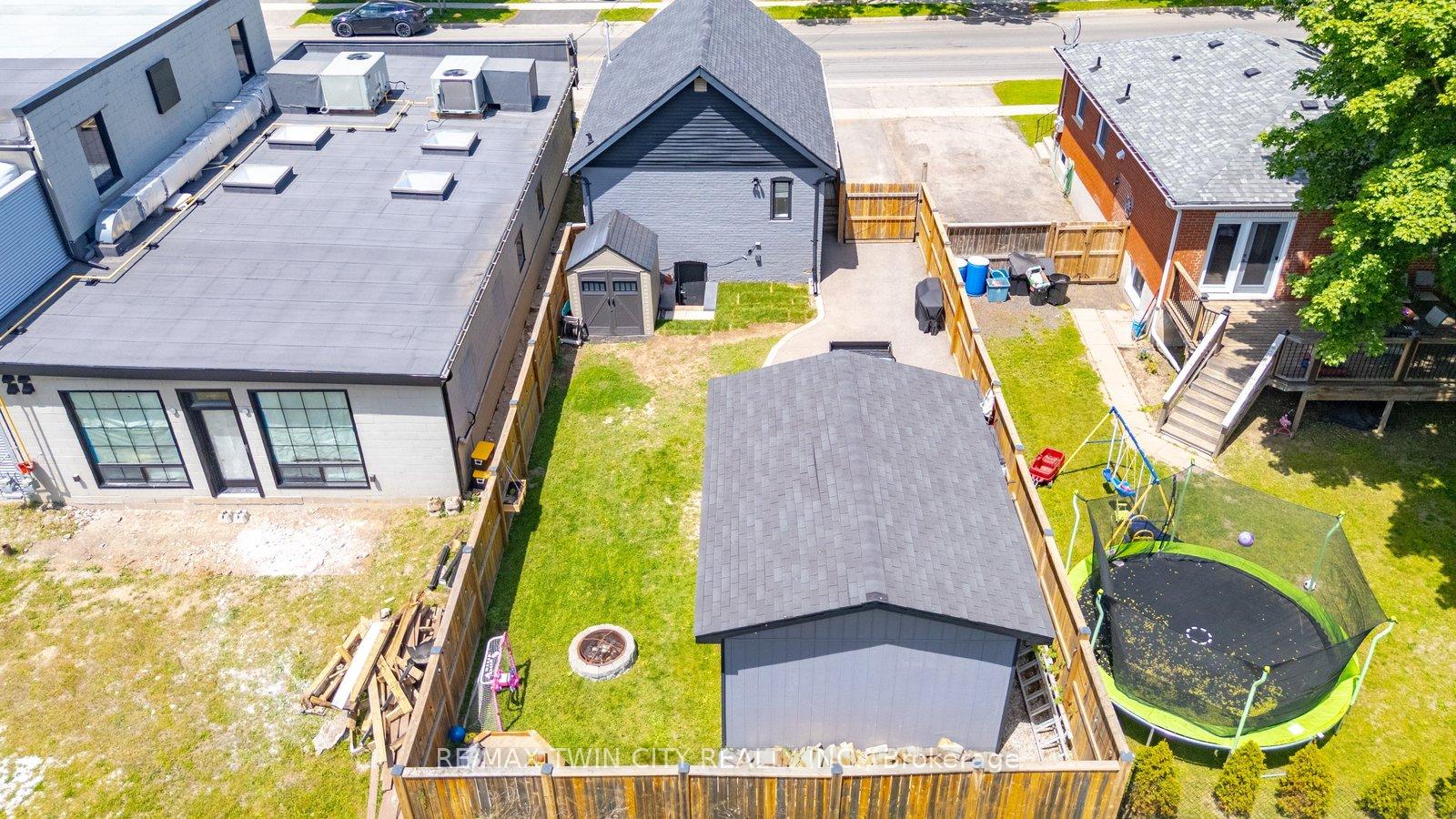 Photo 36 of 162 Grand River Avenue, Brantford, Holmedale — HOMEH
