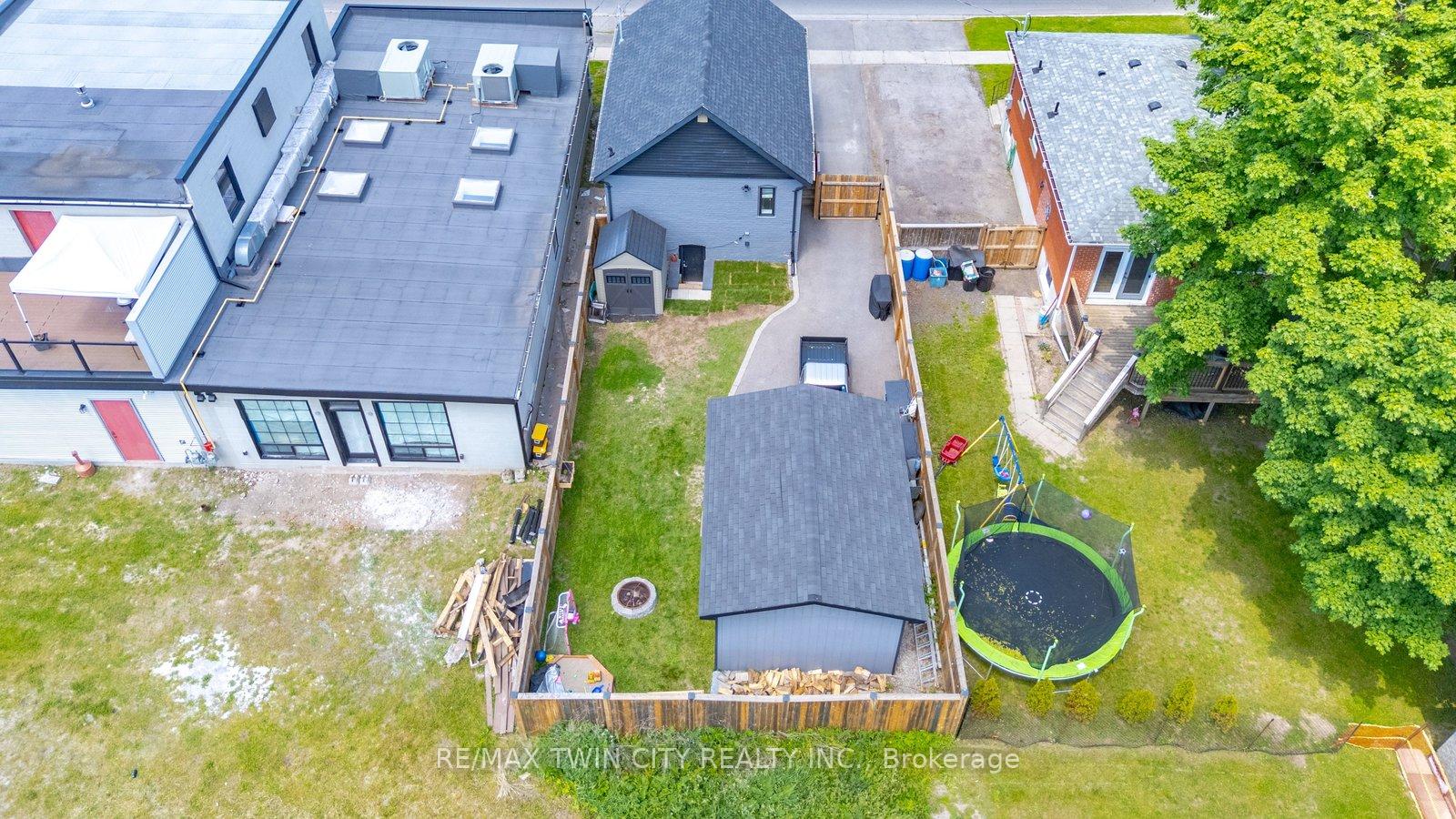 Photo 37 of 162 Grand River Avenue, Brantford, Holmedale — HOMEH