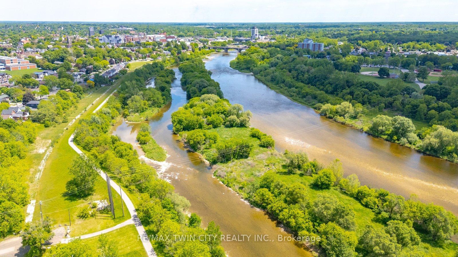 Photo 38 of 162 Grand River Avenue, Brantford, Holmedale — HOMEH