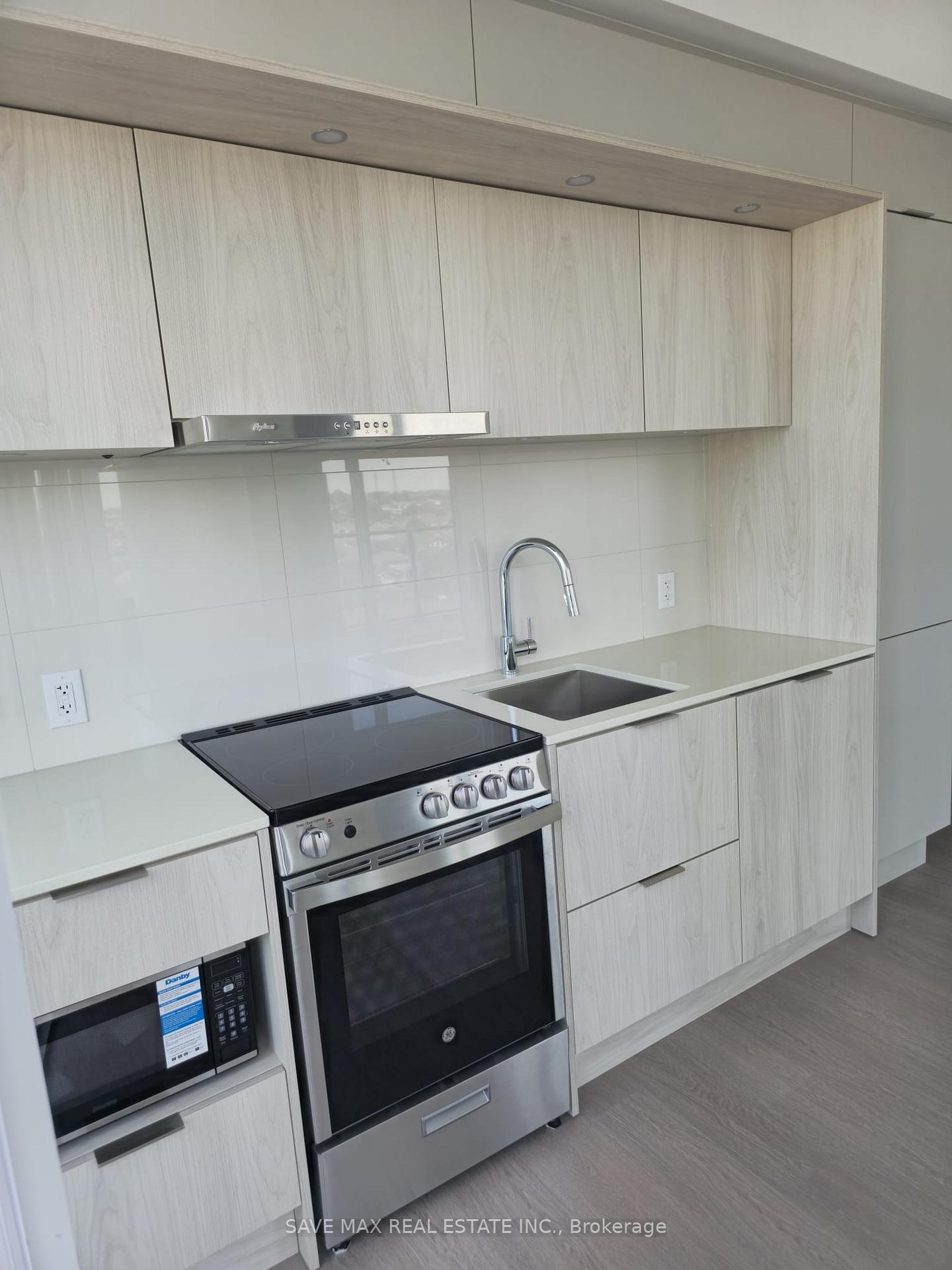 Photo 7 of Unit 609, 448 Burnhamthorpe Road W, Mississauga, City Centre — HOMEH