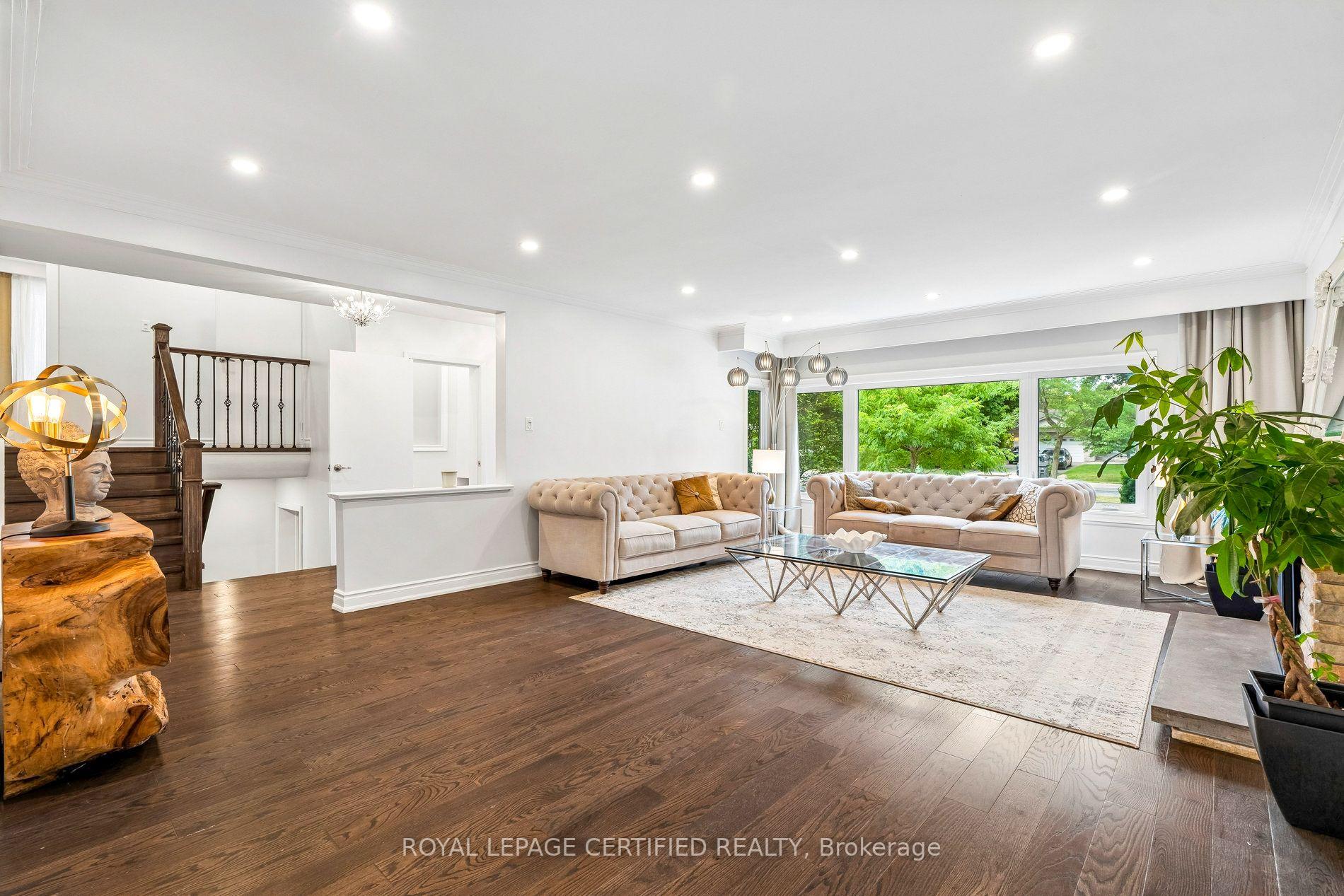 Photo 1 of 462 The Kingsway, Etobicoke, Princess-Rosethorn — HOMEH