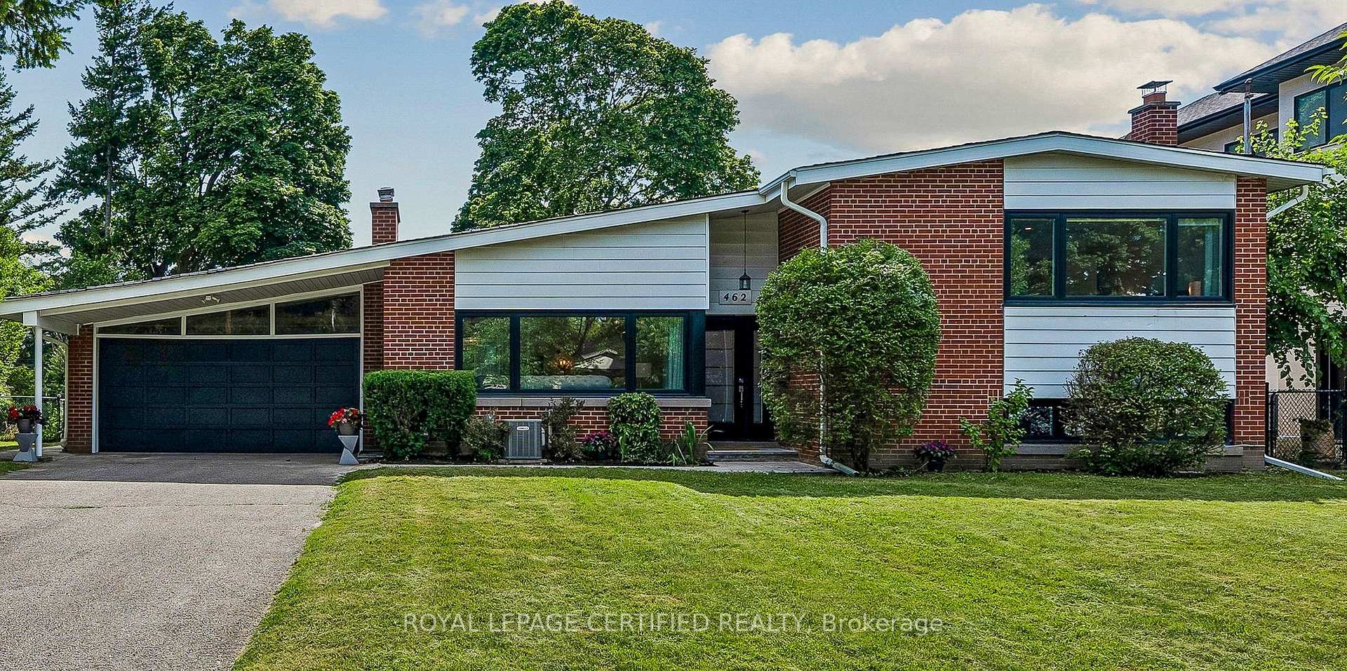 Photo 2 of 462 The Kingsway, Etobicoke, Princess-Rosethorn — HOMEH