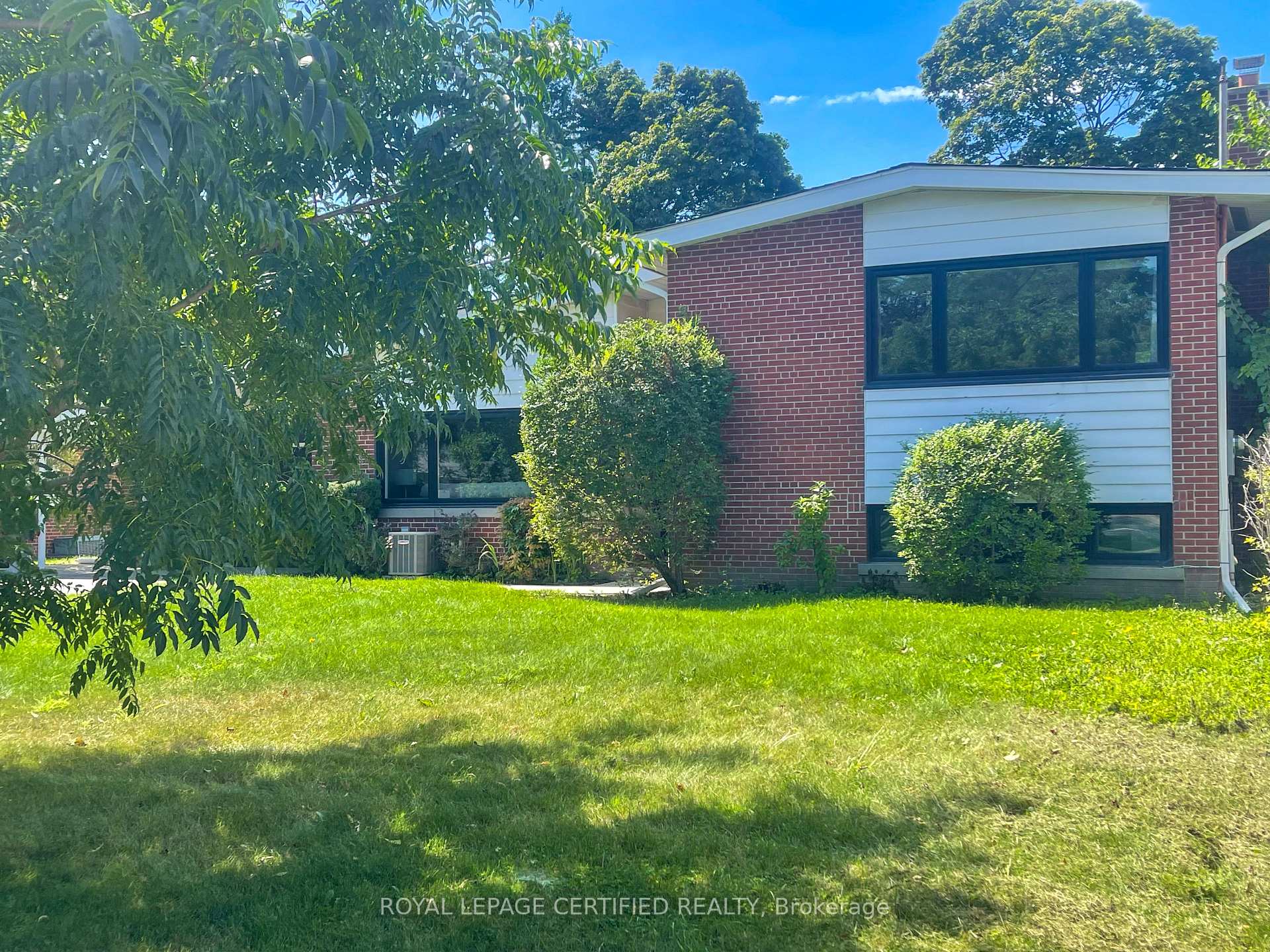 Photo 3 of 462 The Kingsway, Etobicoke, Princess-Rosethorn — HOMEH