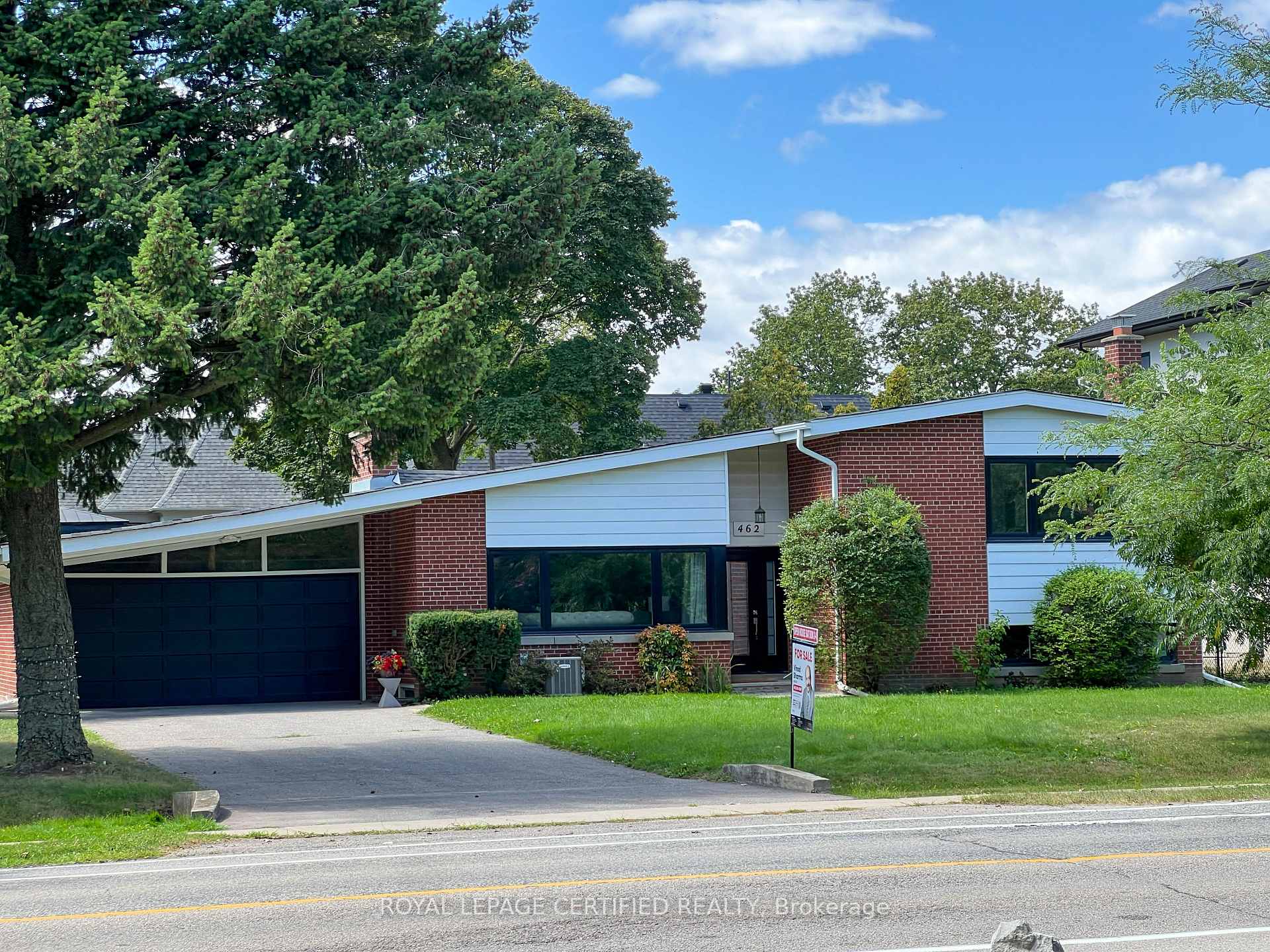 Photo 4 of 462 The Kingsway, Etobicoke, Princess-Rosethorn — HOMEH