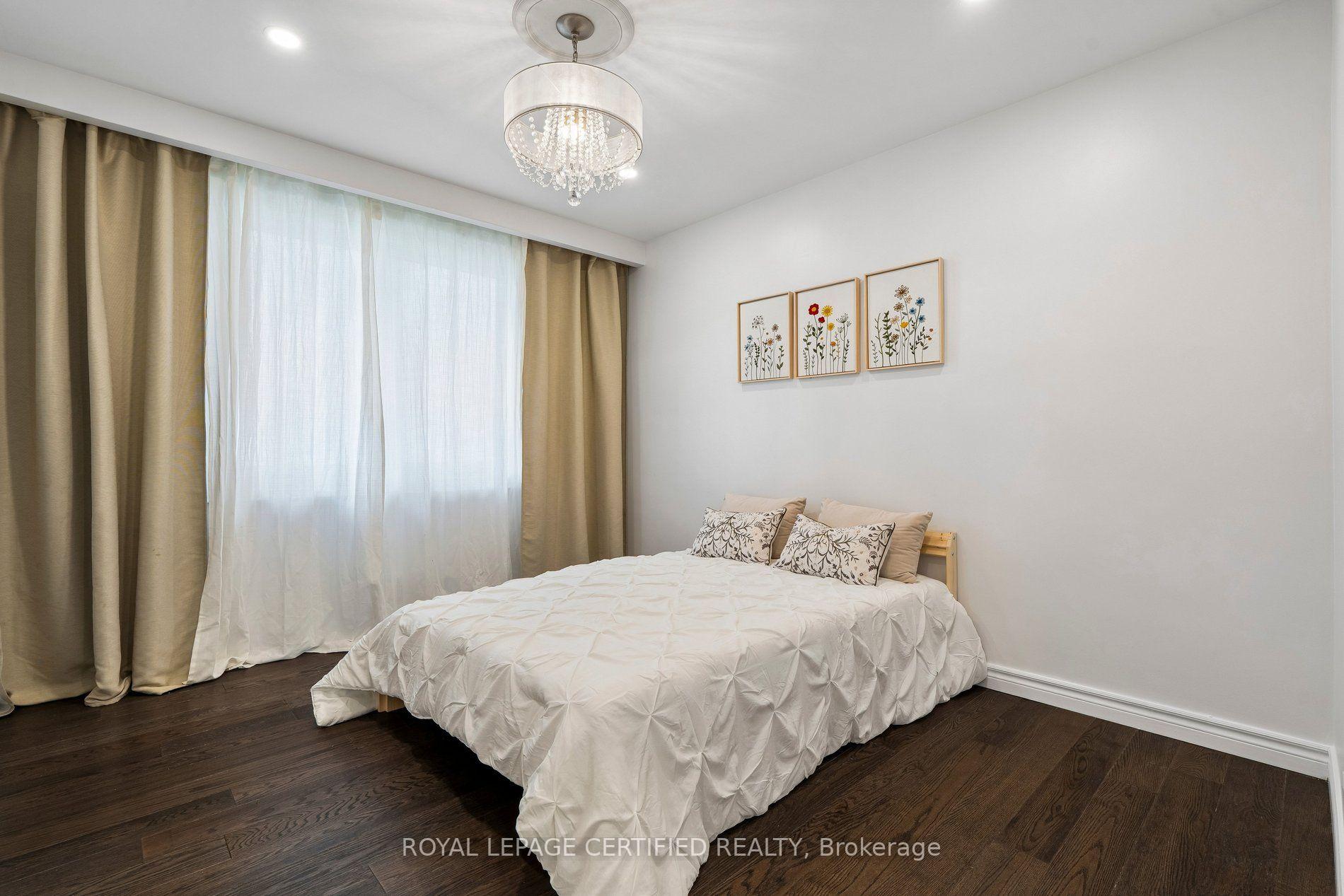Photo 21 of 462 The Kingsway, Etobicoke, Princess-Rosethorn — HOMEH