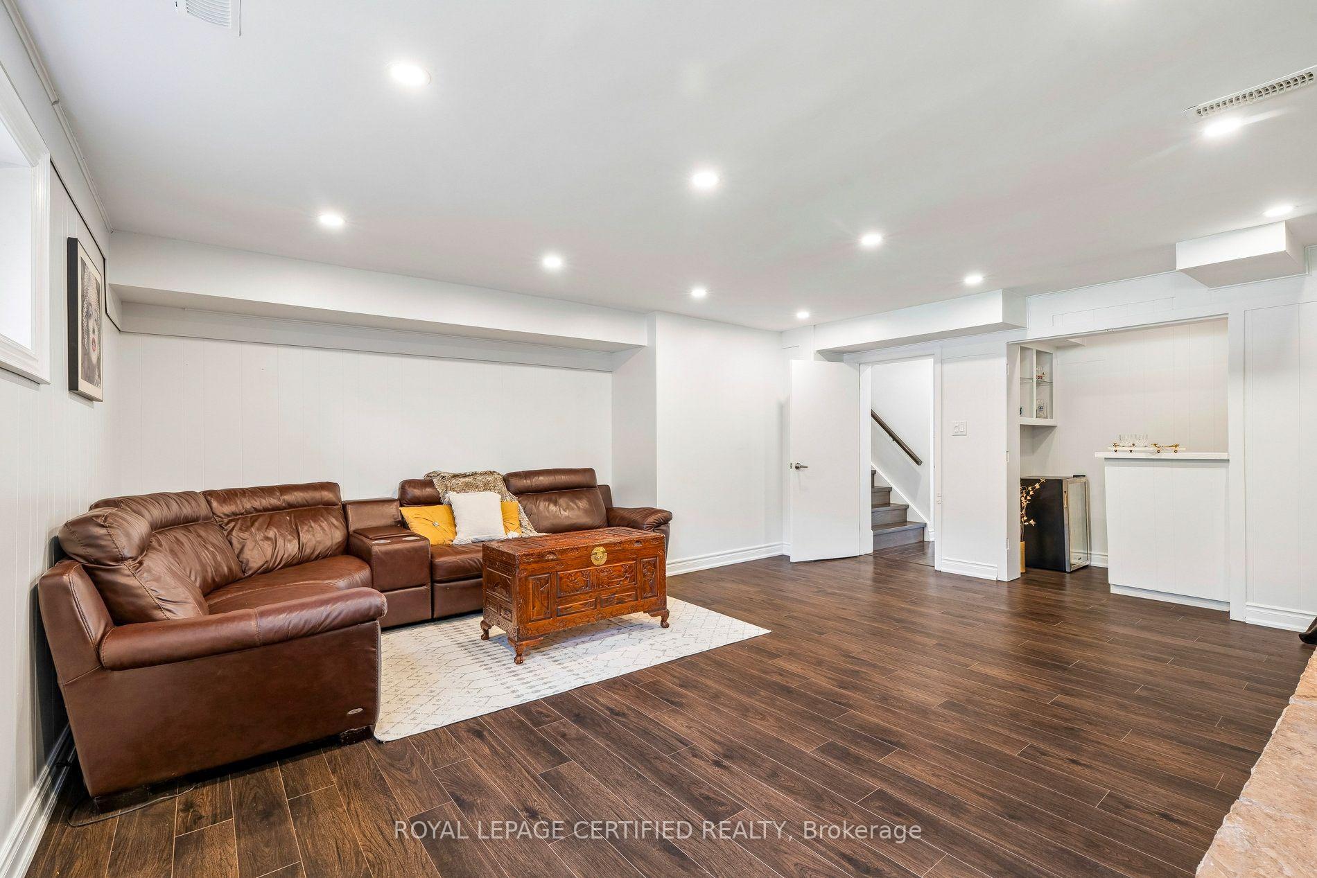 Photo 23 of 462 The Kingsway, Etobicoke, Princess-Rosethorn — HOMEH