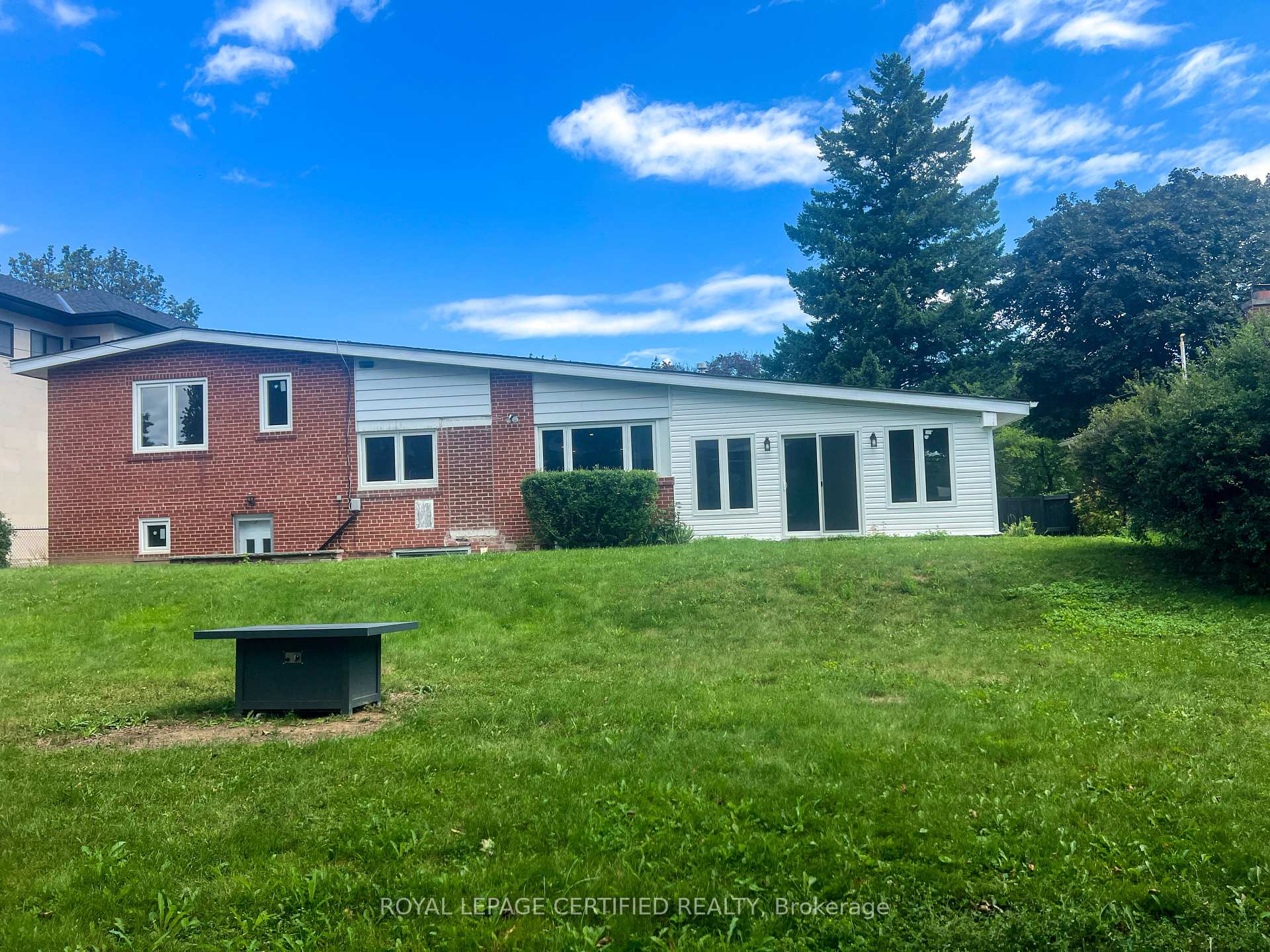 Photo 32 of 462 The Kingsway, Etobicoke, Princess-Rosethorn — HOMEH