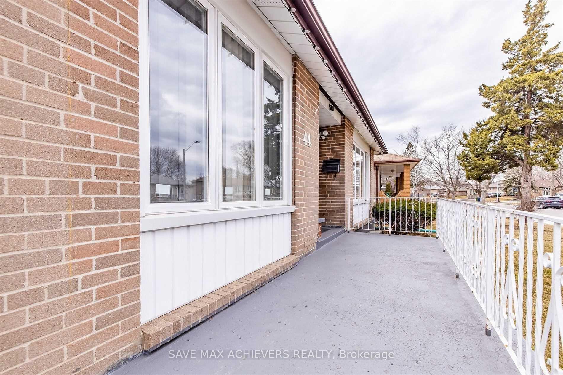 Photo 3 of 44 Strathavon Drive, Etobicoke, Mount Olive-Silverstone-Jamestown — HOMEH