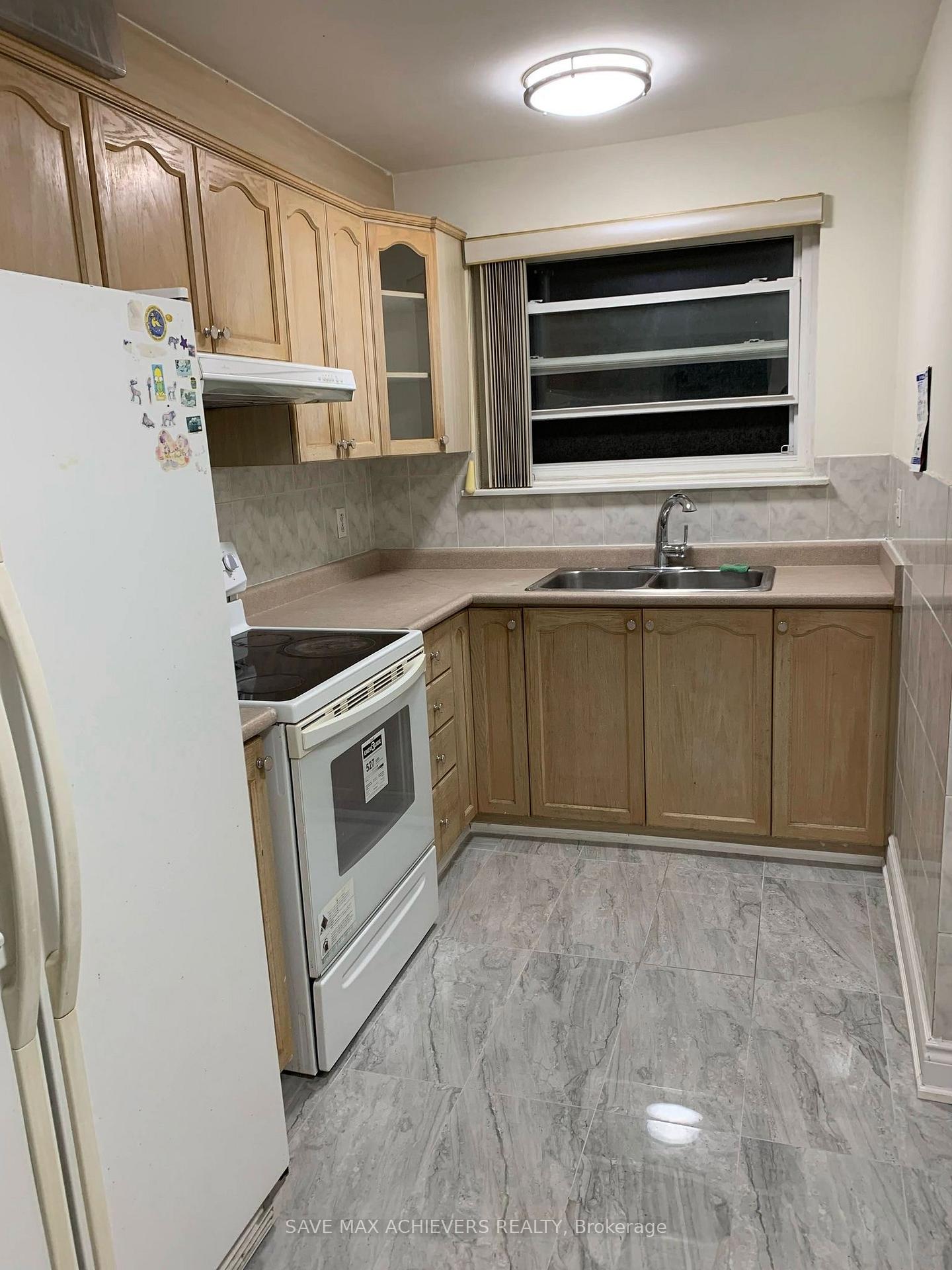 Photo 4 of 44 Strathavon Drive, Etobicoke, Mount Olive-Silverstone-Jamestown — HOMEH