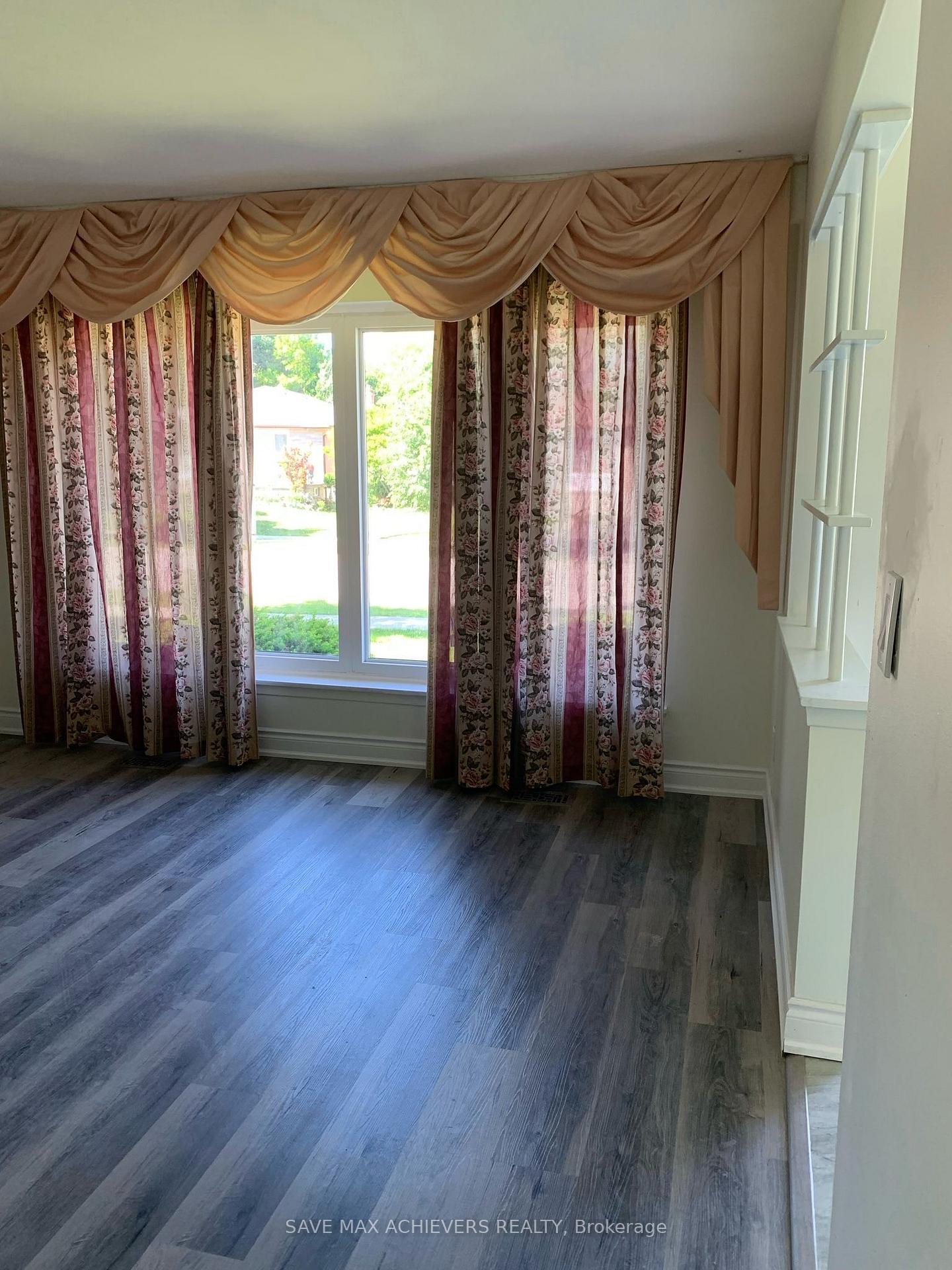 Photo 9 of 44 Strathavon Drive, Etobicoke, Mount Olive-Silverstone-Jamestown — HOMEH