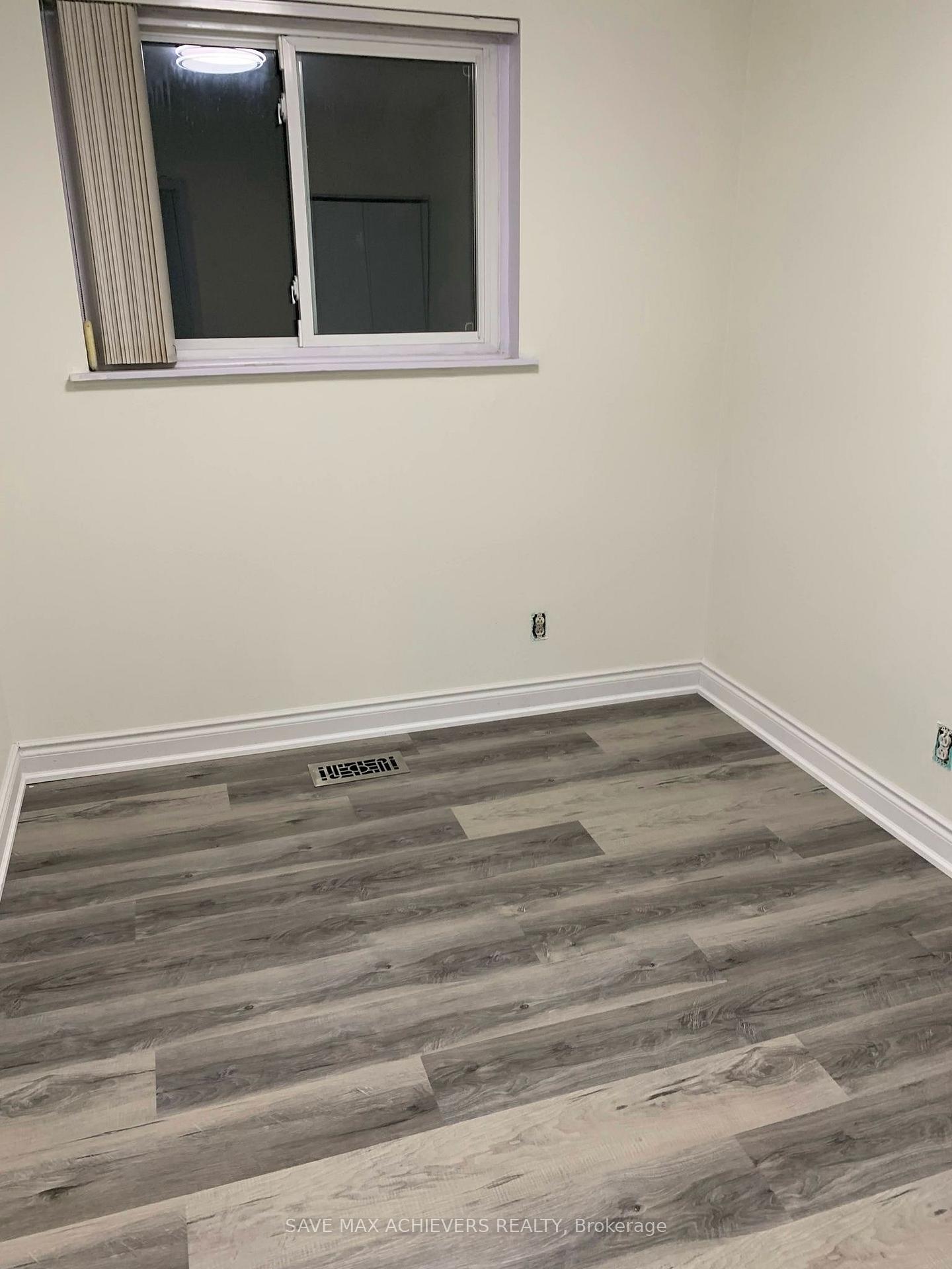 Photo 10 of 44 Strathavon Drive, Etobicoke, Mount Olive-Silverstone-Jamestown — HOMEH
