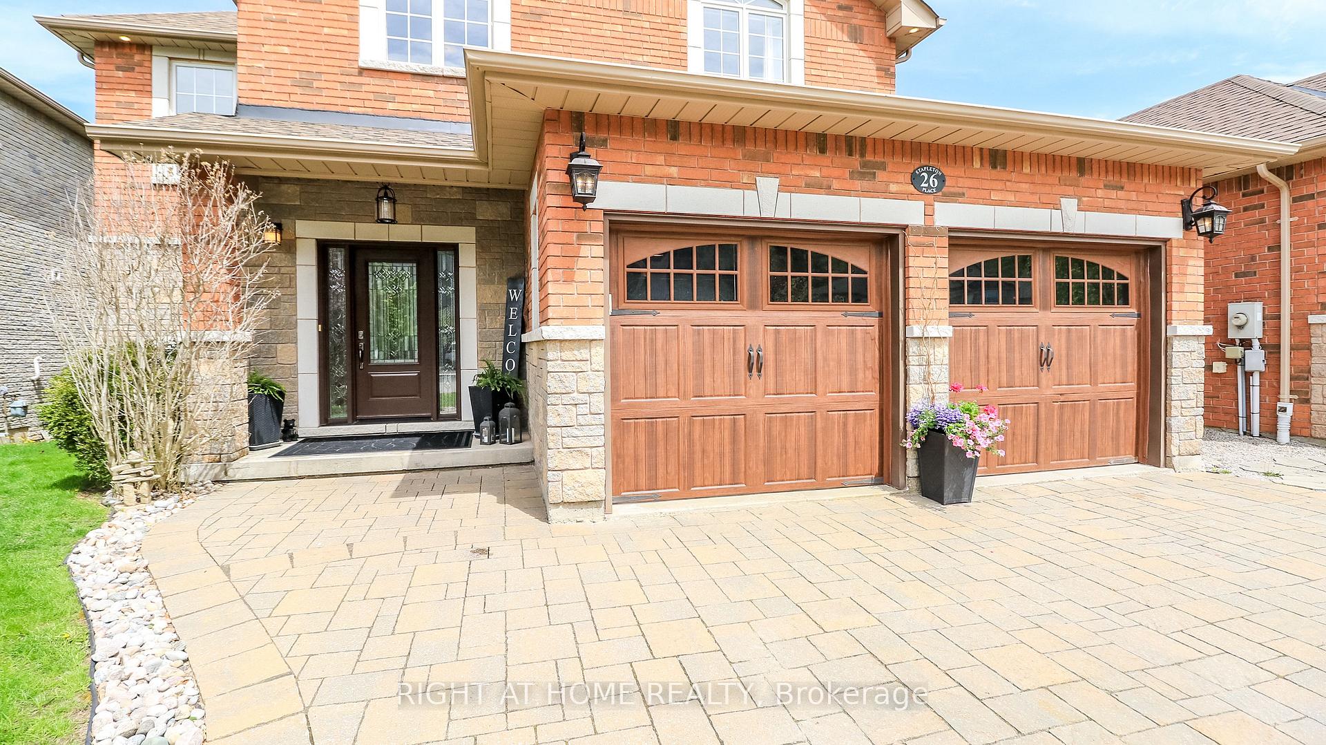 Photo 2 of 26 Stapleton Place, Barrie, Ardagh — HOMEH