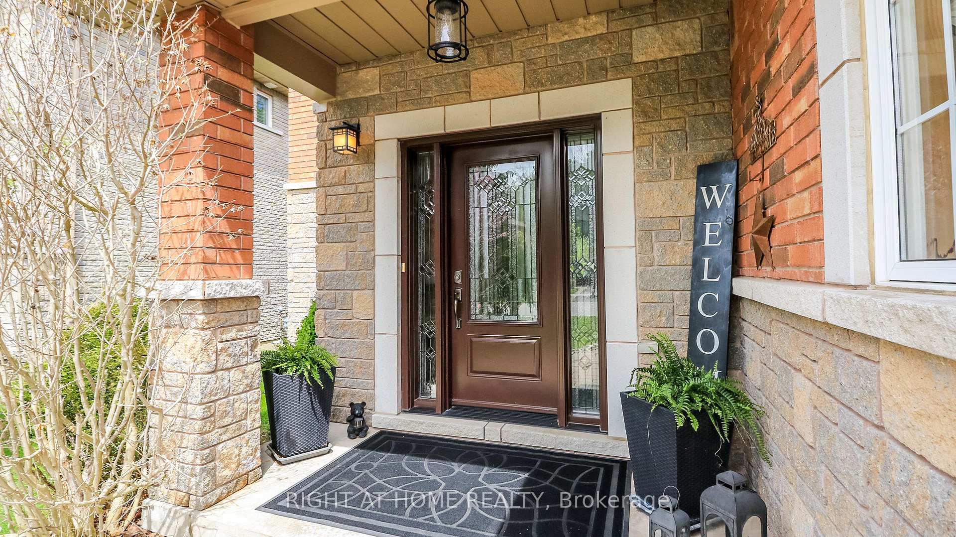 Photo 3 of 26 Stapleton Place, Barrie, Ardagh — HOMEH
