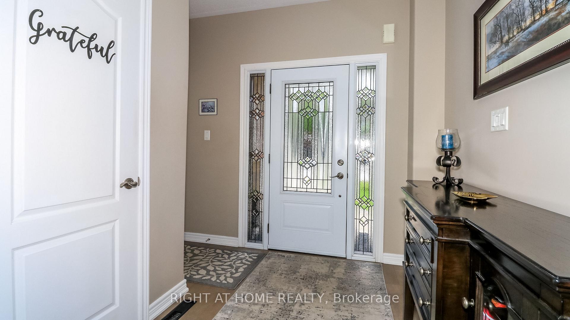 Photo 4 of 26 Stapleton Place, Barrie, Ardagh — HOMEH