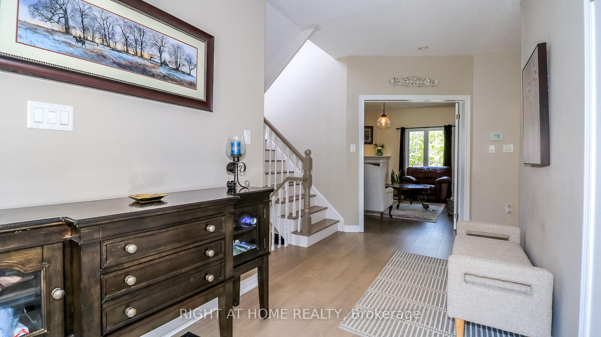 Photo 5 of 26 Stapleton Place, Barrie, Ardagh — HOMEH