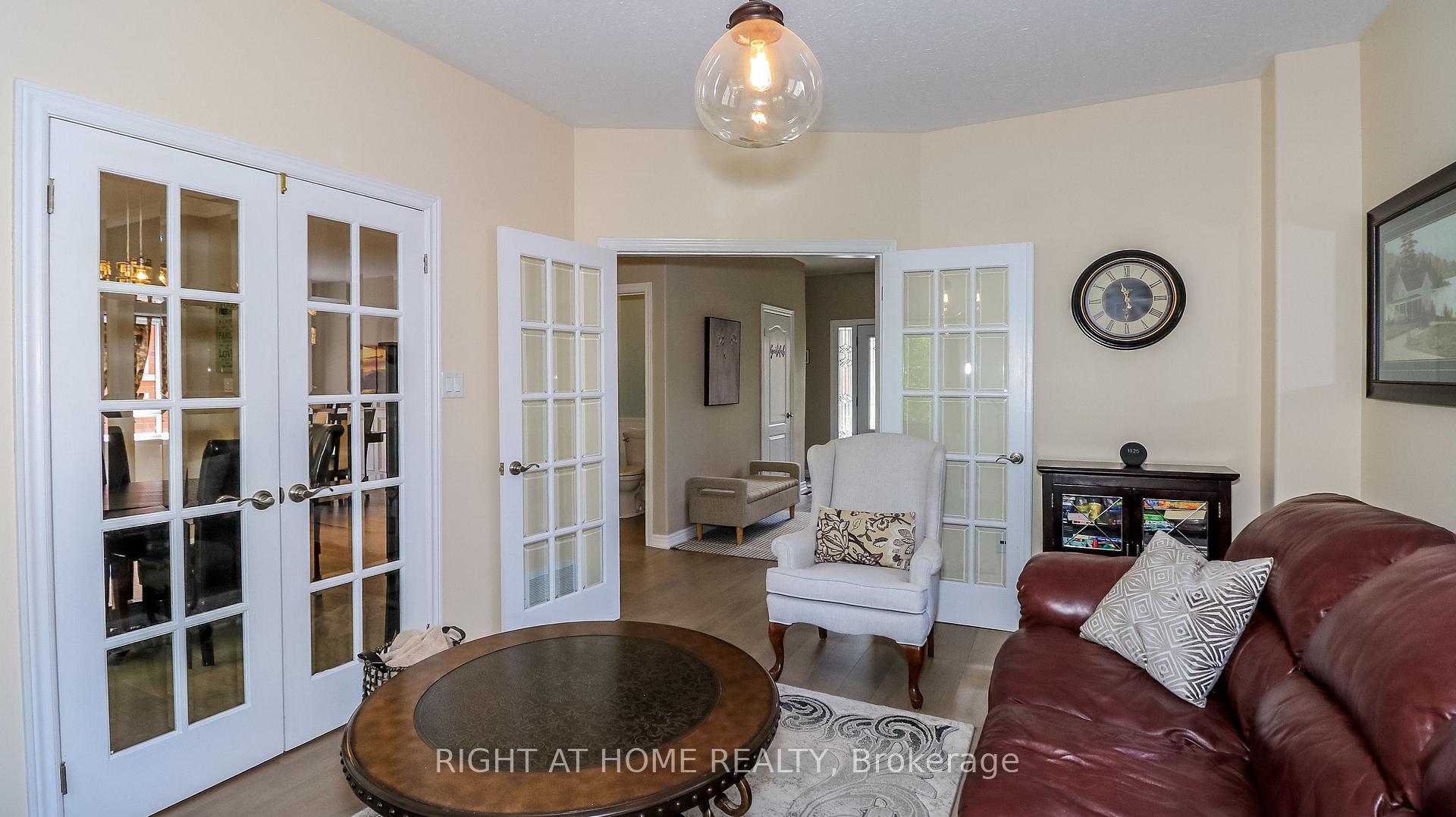 Photo 6 of 26 Stapleton Place, Barrie, Ardagh — HOMEH