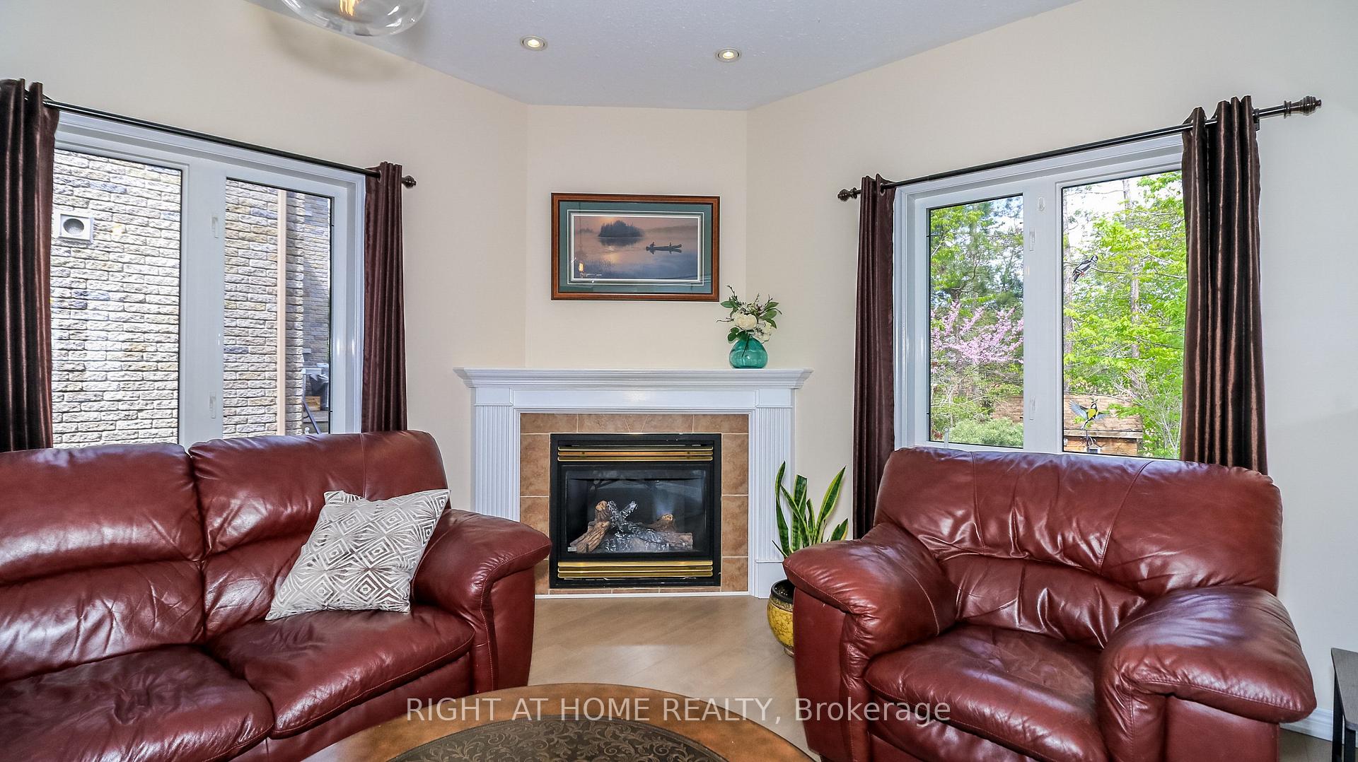 Photo 7 of 26 Stapleton Place, Barrie, Ardagh — HOMEH