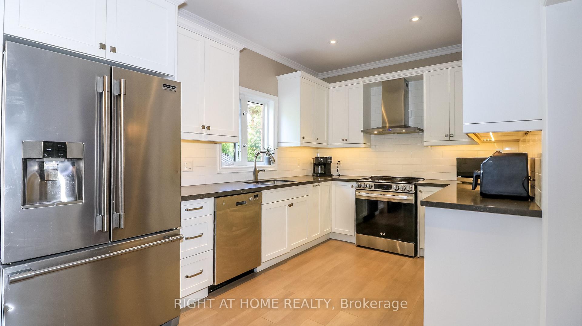 Photo 9 of 26 Stapleton Place, Barrie, Ardagh — HOMEH