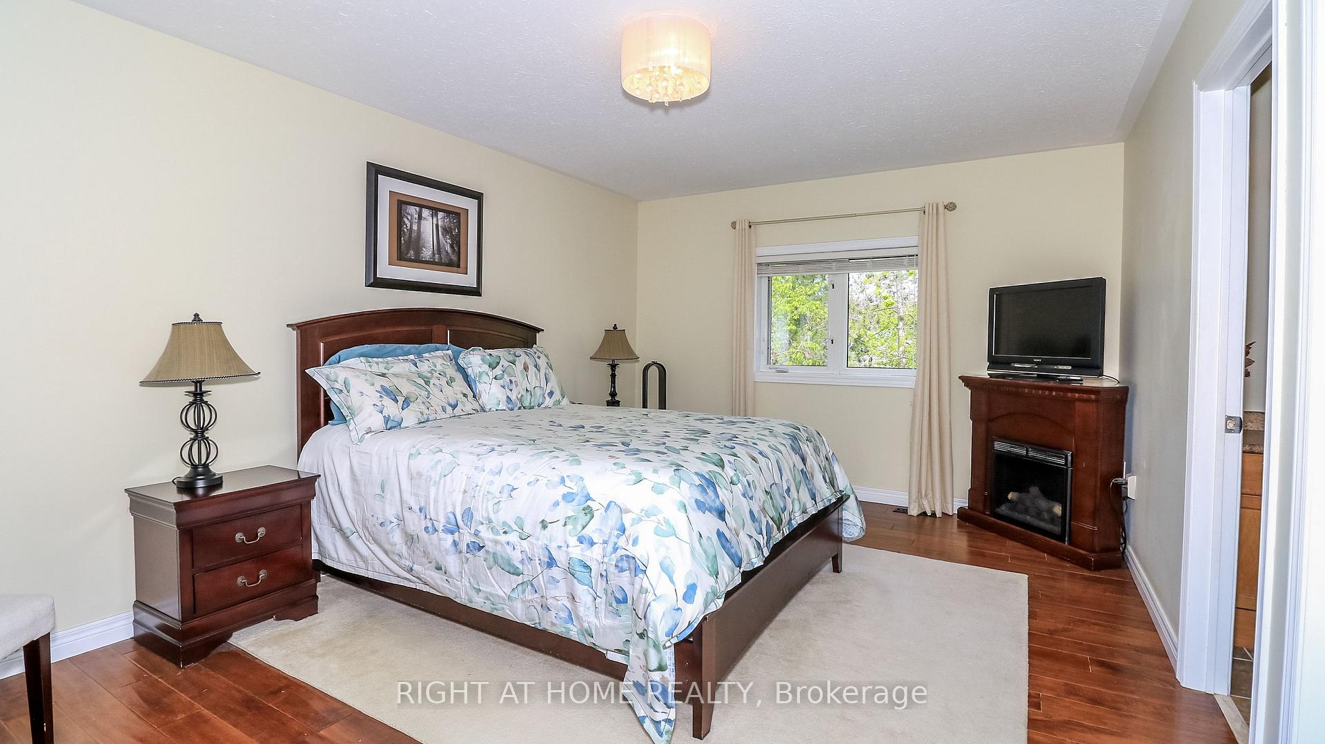 Photo 12 of 26 Stapleton Place, Barrie, Ardagh — HOMEH