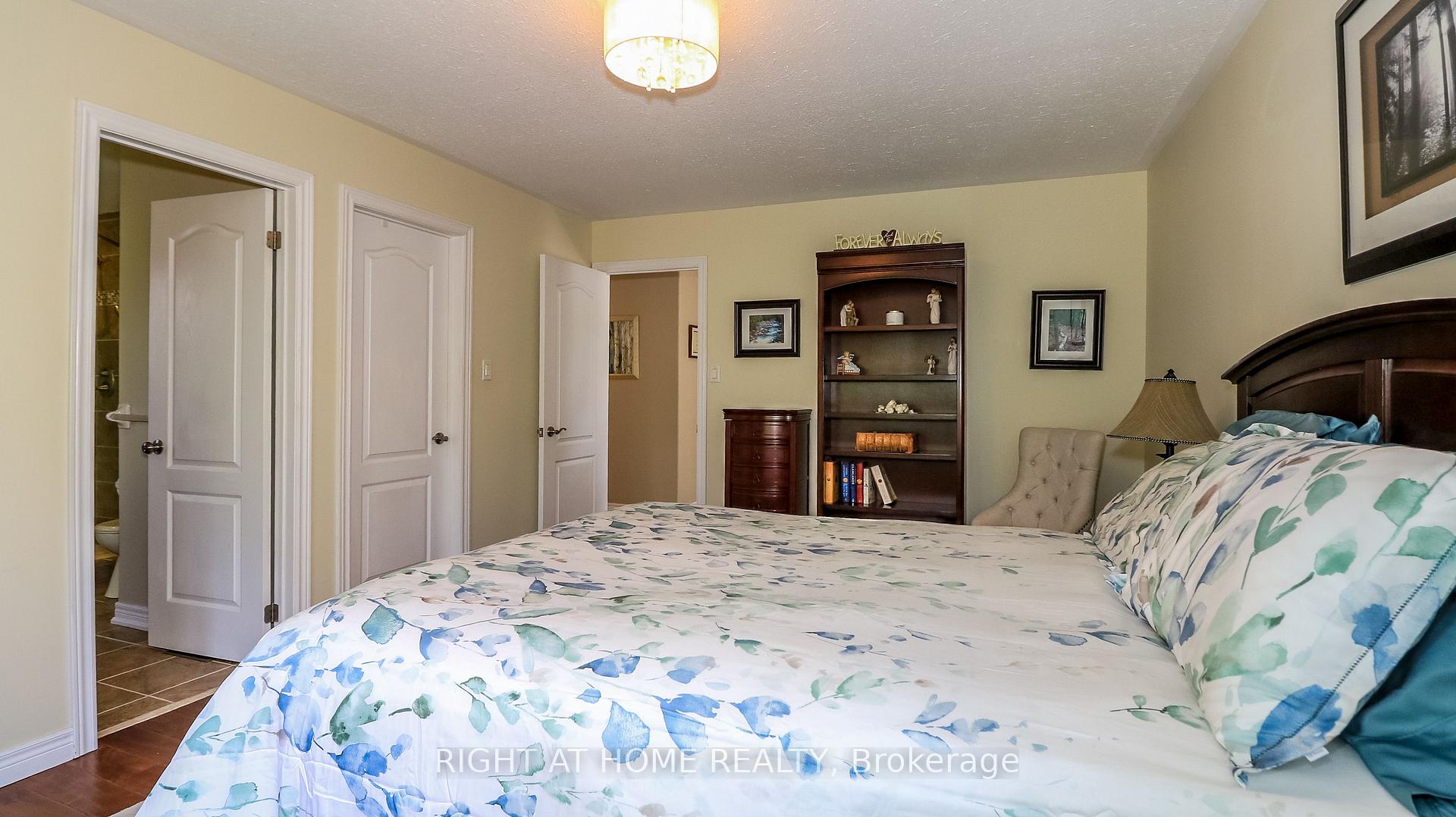 Photo 13 of 26 Stapleton Place, Barrie, Ardagh — HOMEH