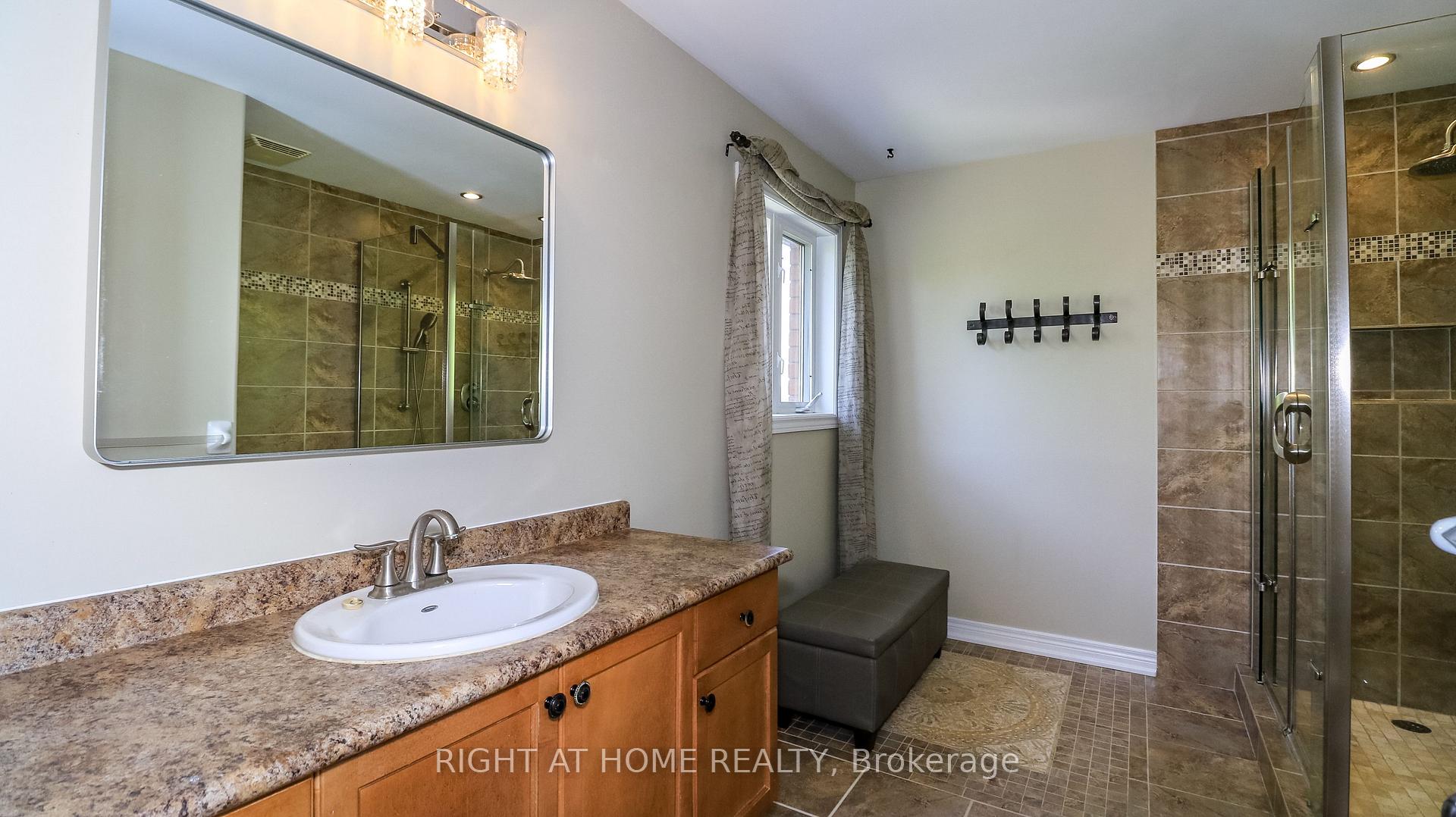 Photo 14 of 26 Stapleton Place, Barrie, Ardagh — HOMEH