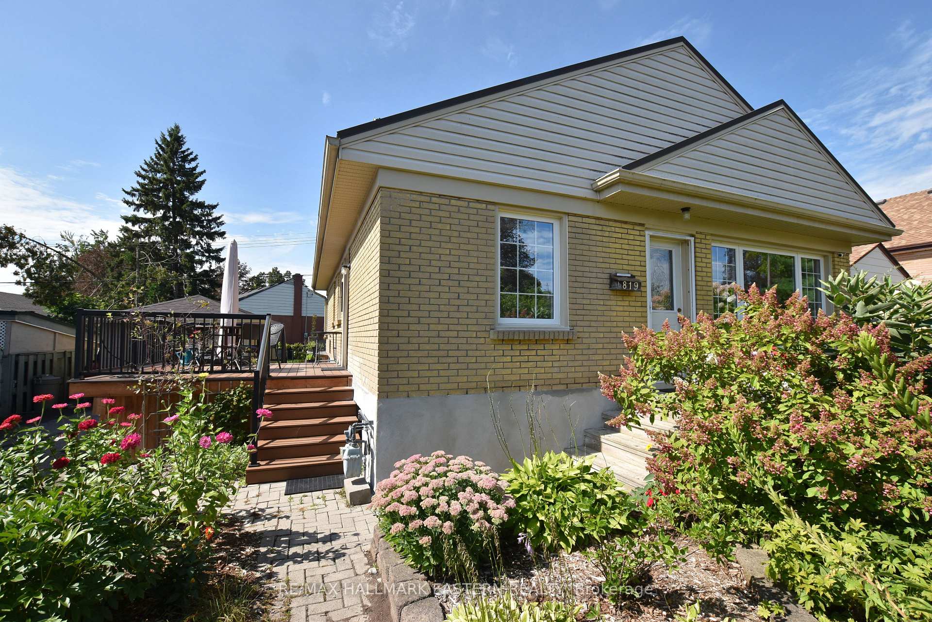 Photo 1 of 819 Rishor Crescent, Peterborough, Northcrest Ward 5 — HOMEH
