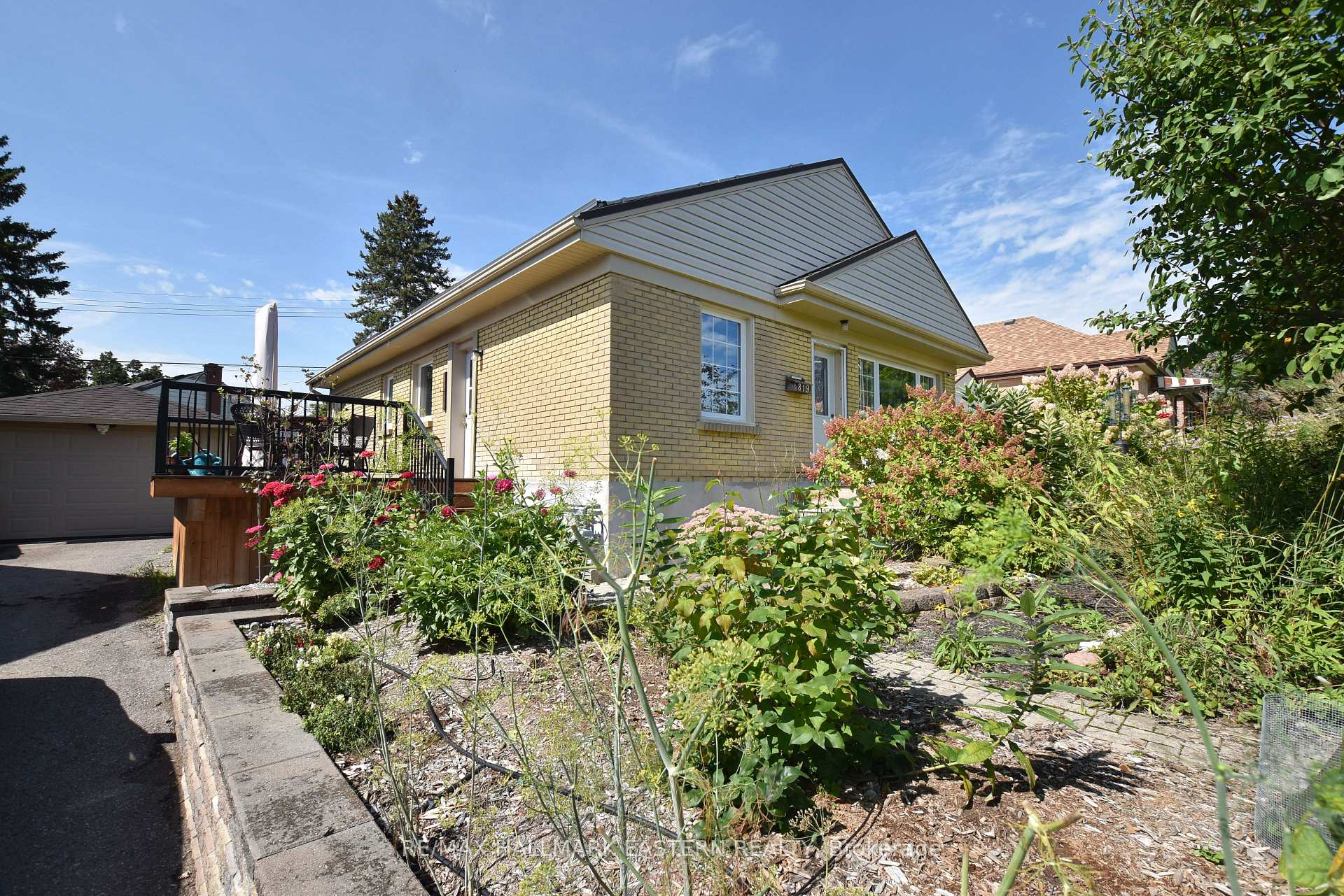 Photo 2 of 819 Rishor Crescent, Peterborough, Northcrest Ward 5 — HOMEH