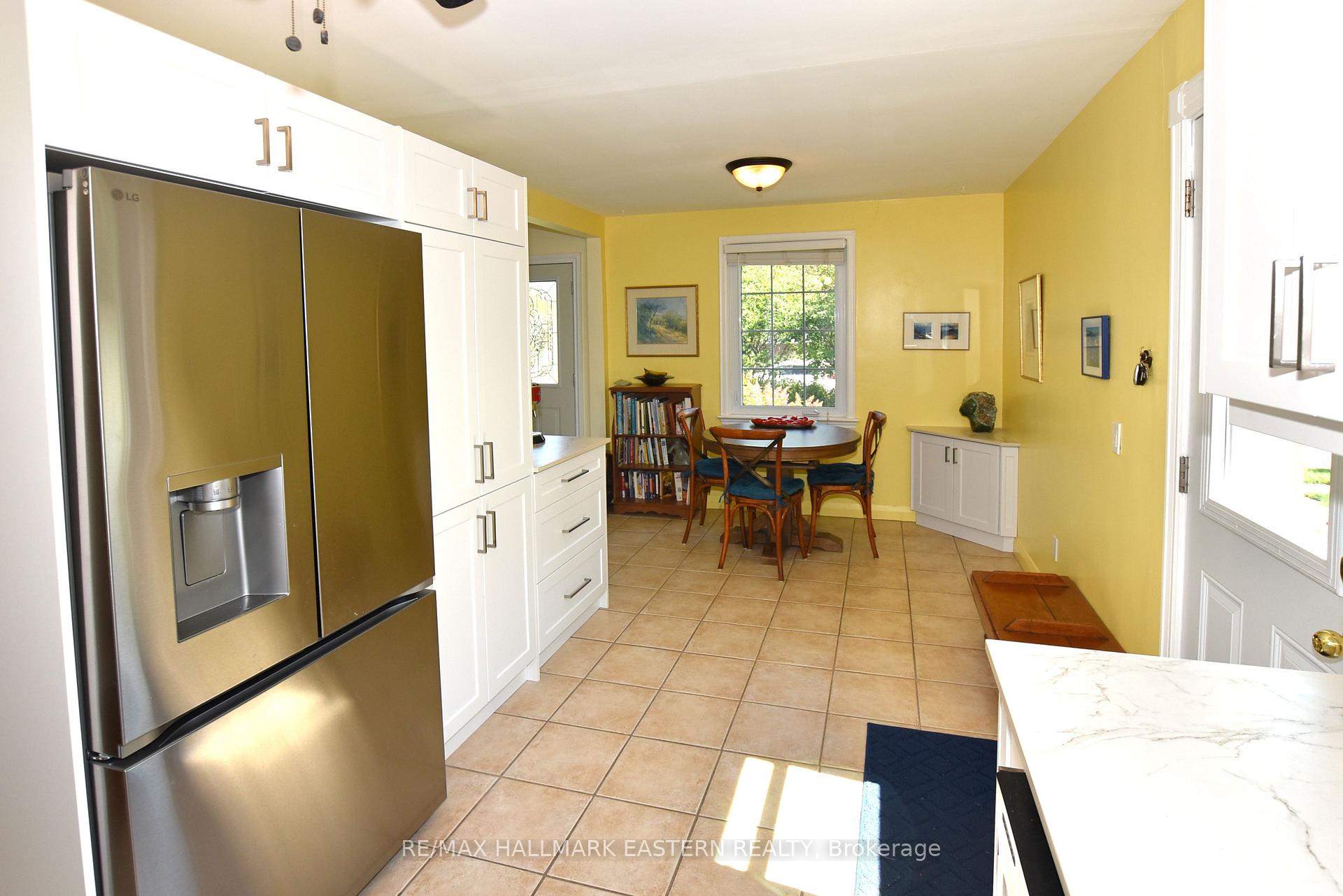 Photo 4 of 819 Rishor Crescent, Peterborough, Northcrest Ward 5 — HOMEH
