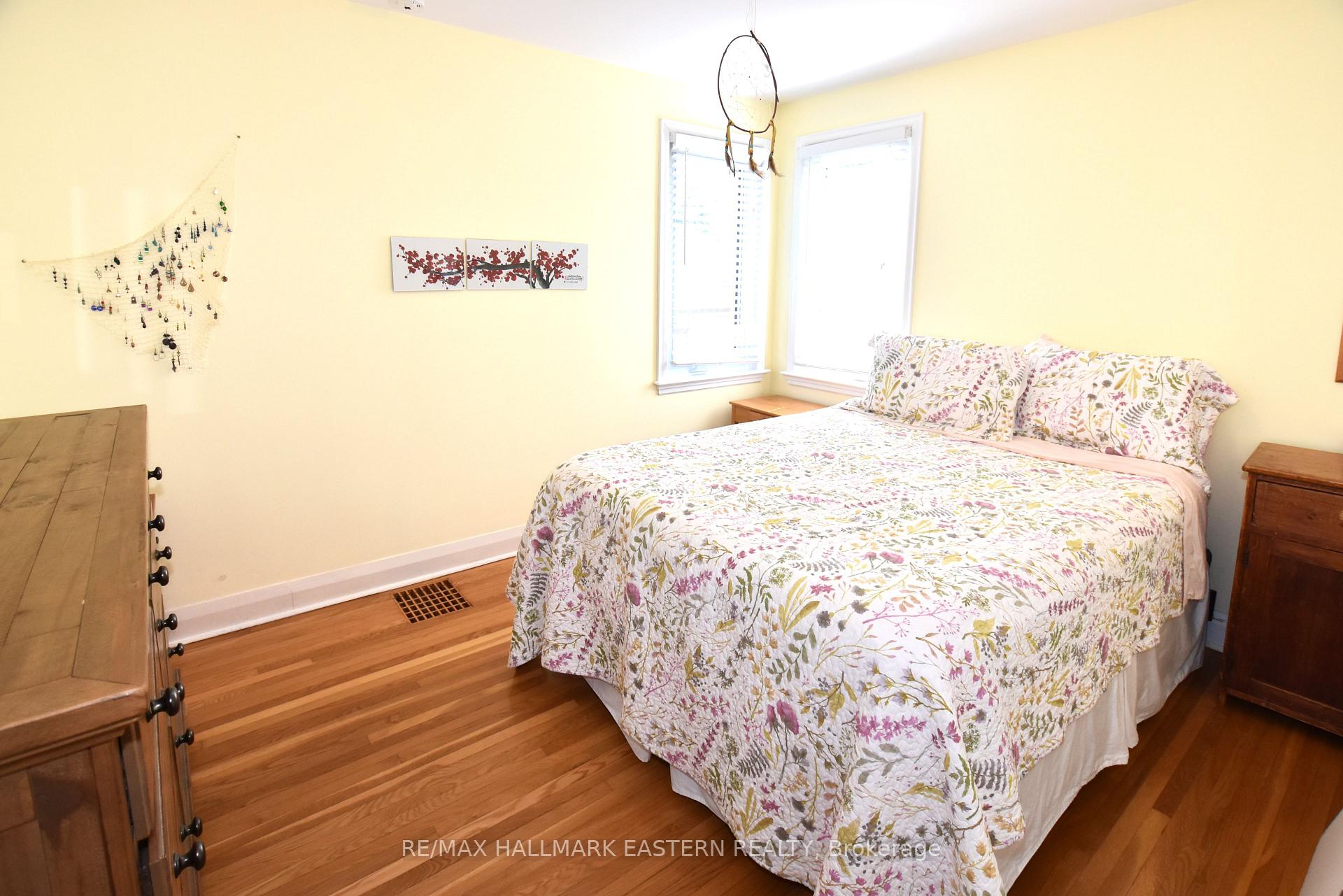 Photo 8 of 819 Rishor Crescent, Peterborough, Northcrest Ward 5 — HOMEH