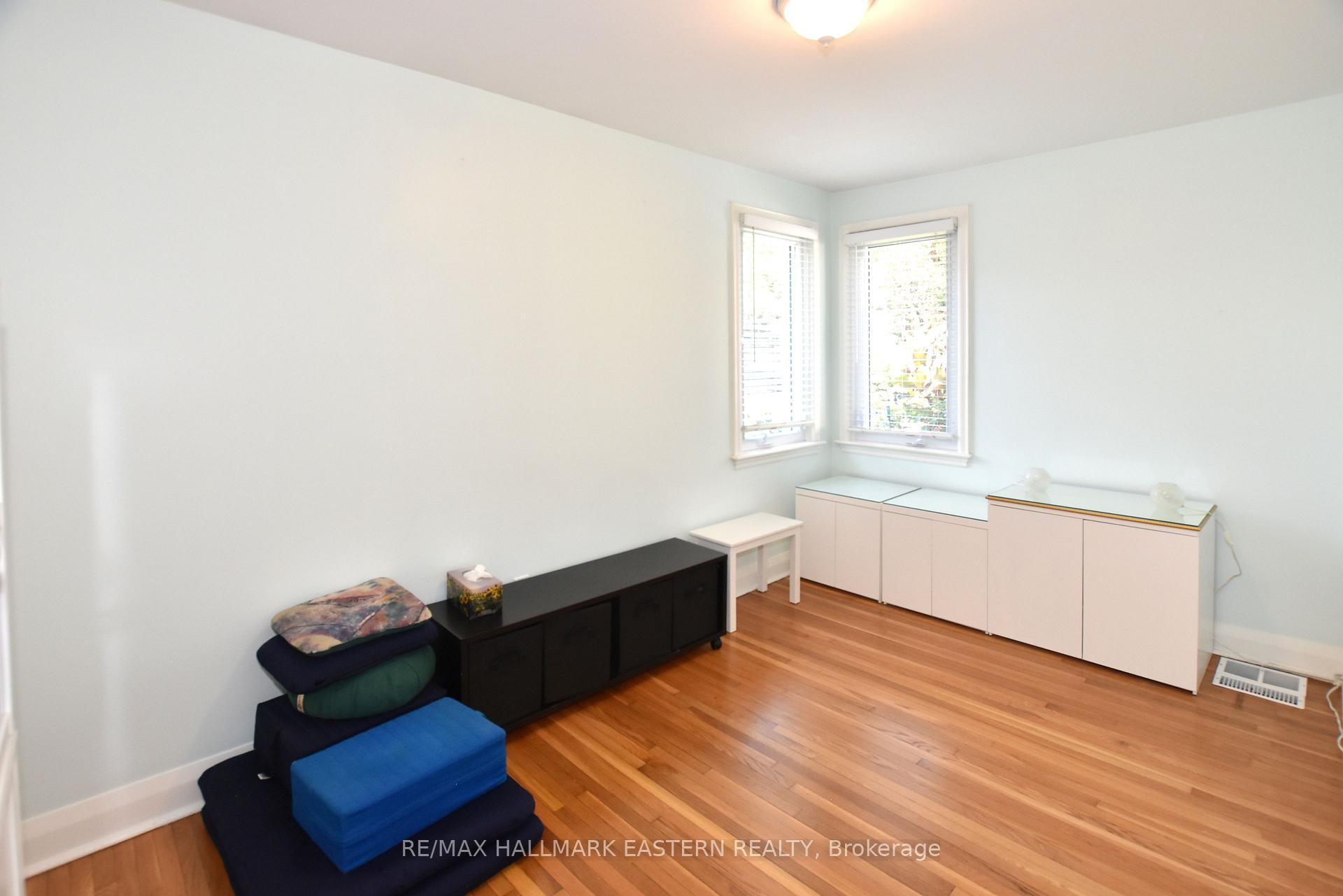 Photo 9 of 819 Rishor Crescent, Peterborough, Northcrest Ward 5 — HOMEH