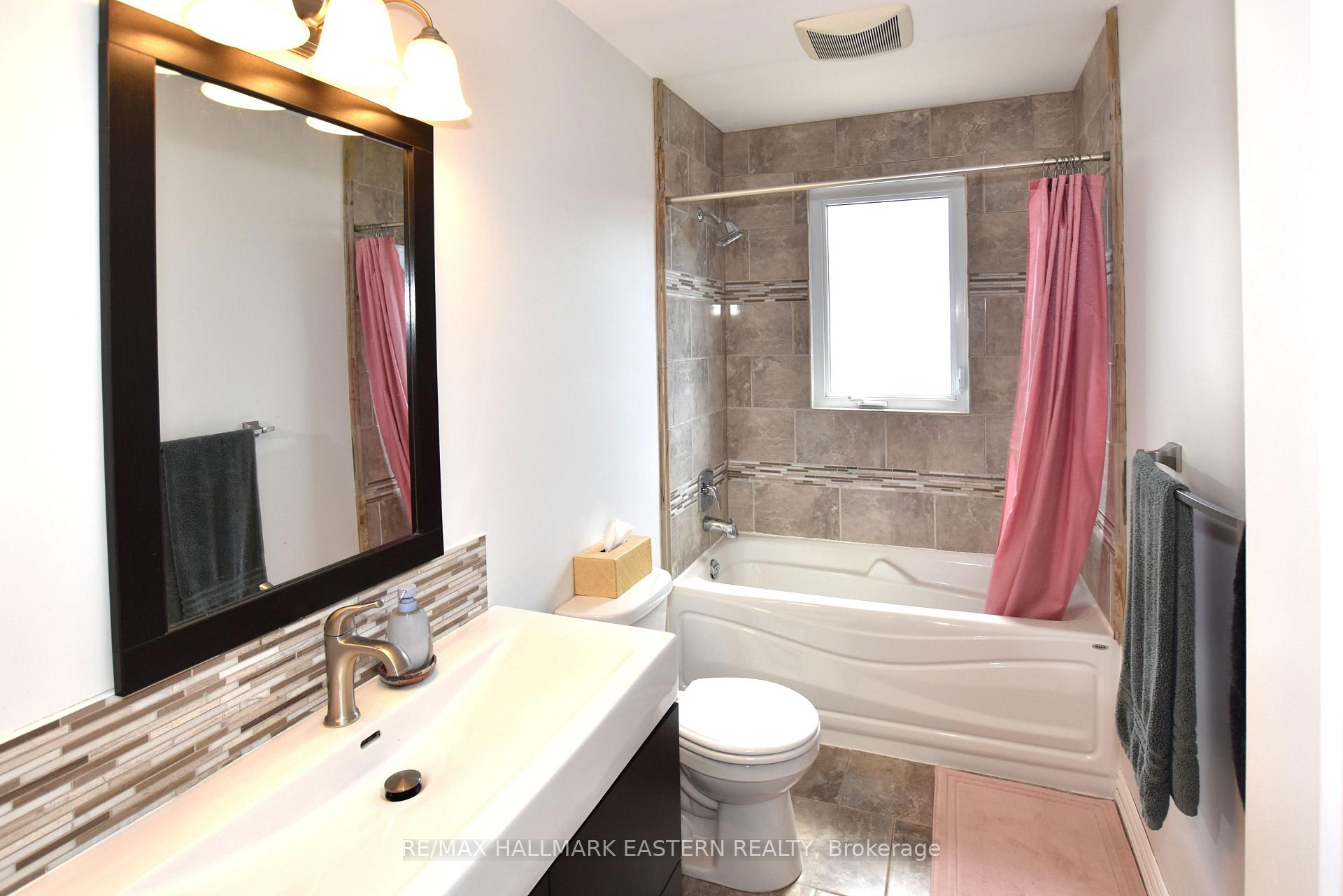 Photo 10 of 819 Rishor Crescent, Peterborough, Northcrest Ward 5 — HOMEH