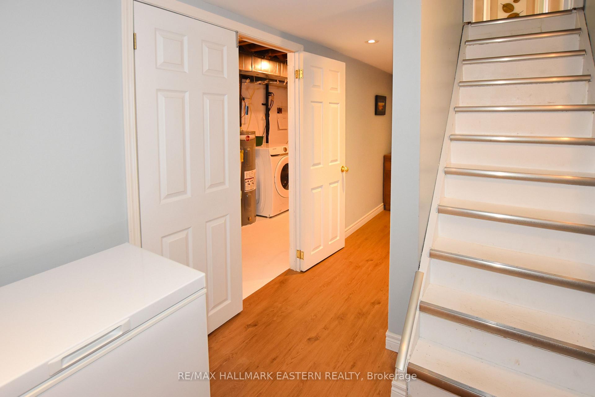 Photo 12 of 819 Rishor Crescent, Peterborough, Northcrest Ward 5 — HOMEH