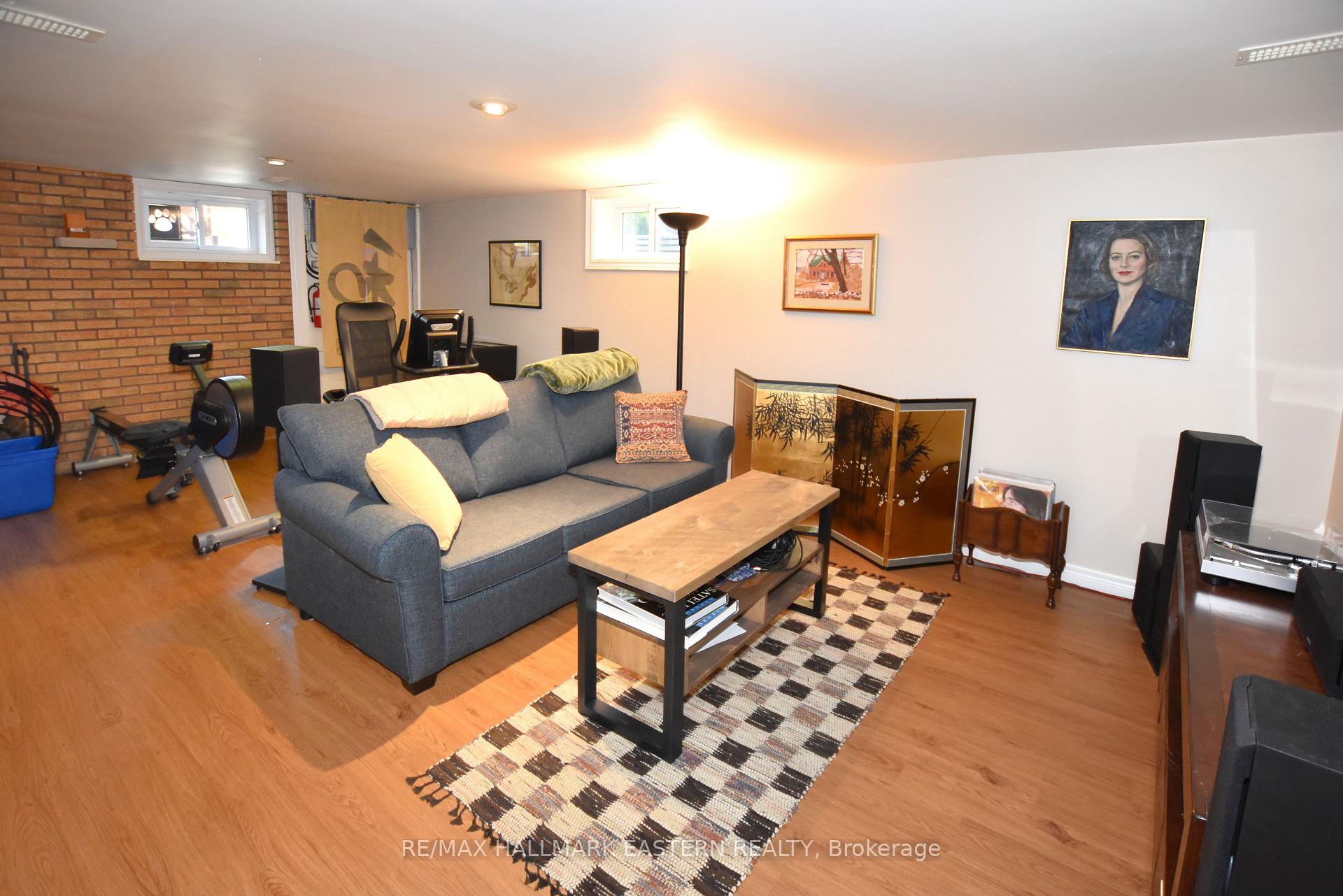 Photo 13 of 819 Rishor Crescent, Peterborough, Northcrest Ward 5 — HOMEH